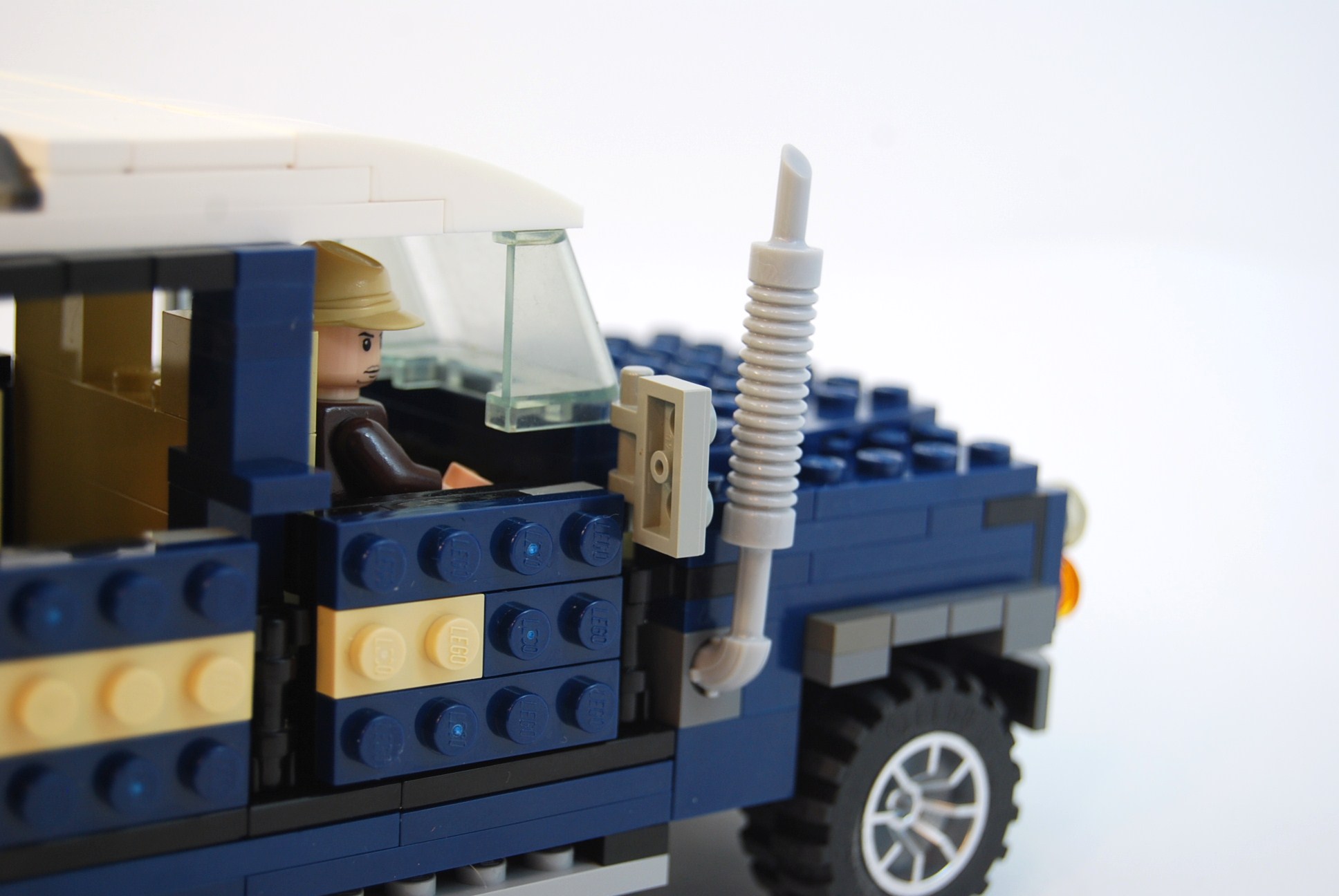 landrover_defender_21.jpg