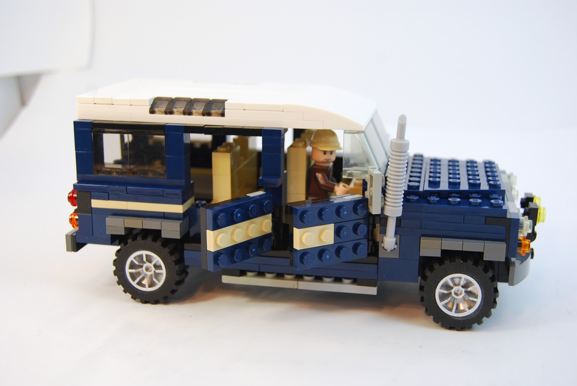 landrover_defender_25.jpg