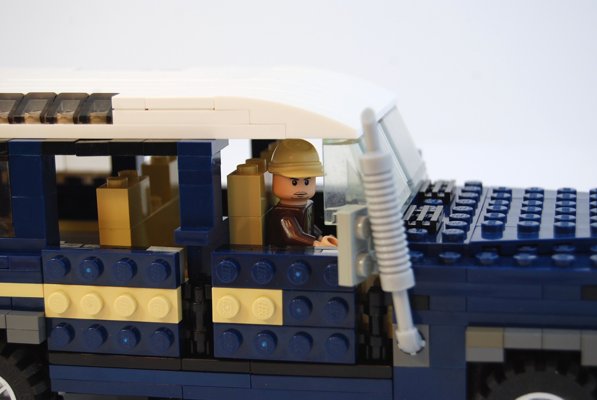 landrover_defender_28.jpg