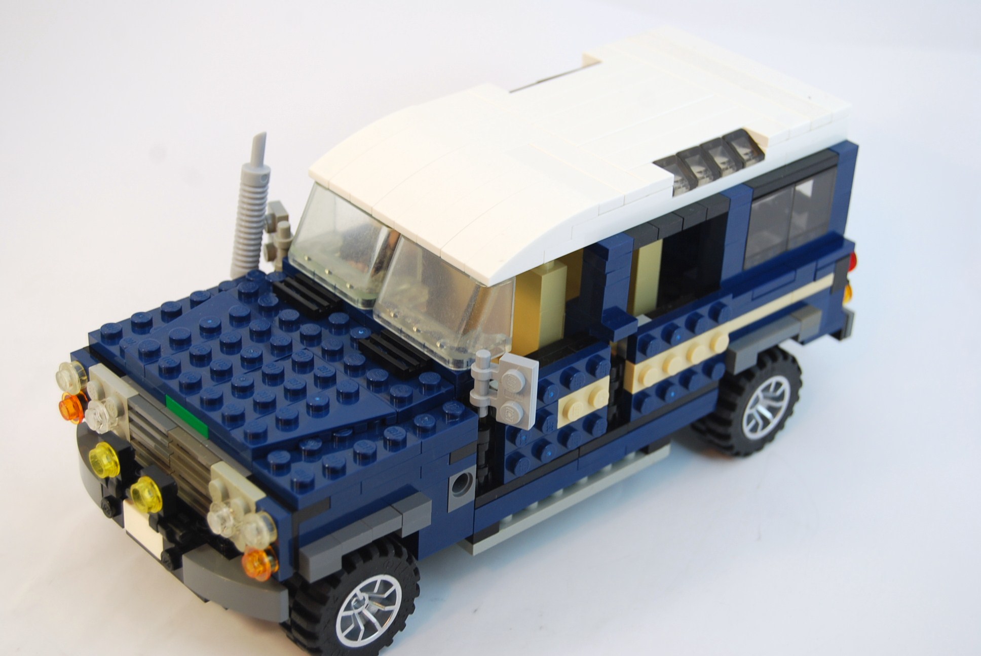 landrover_defender_30.jpg