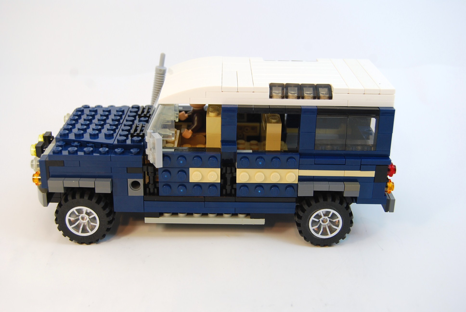 landrover_defender_32.jpg