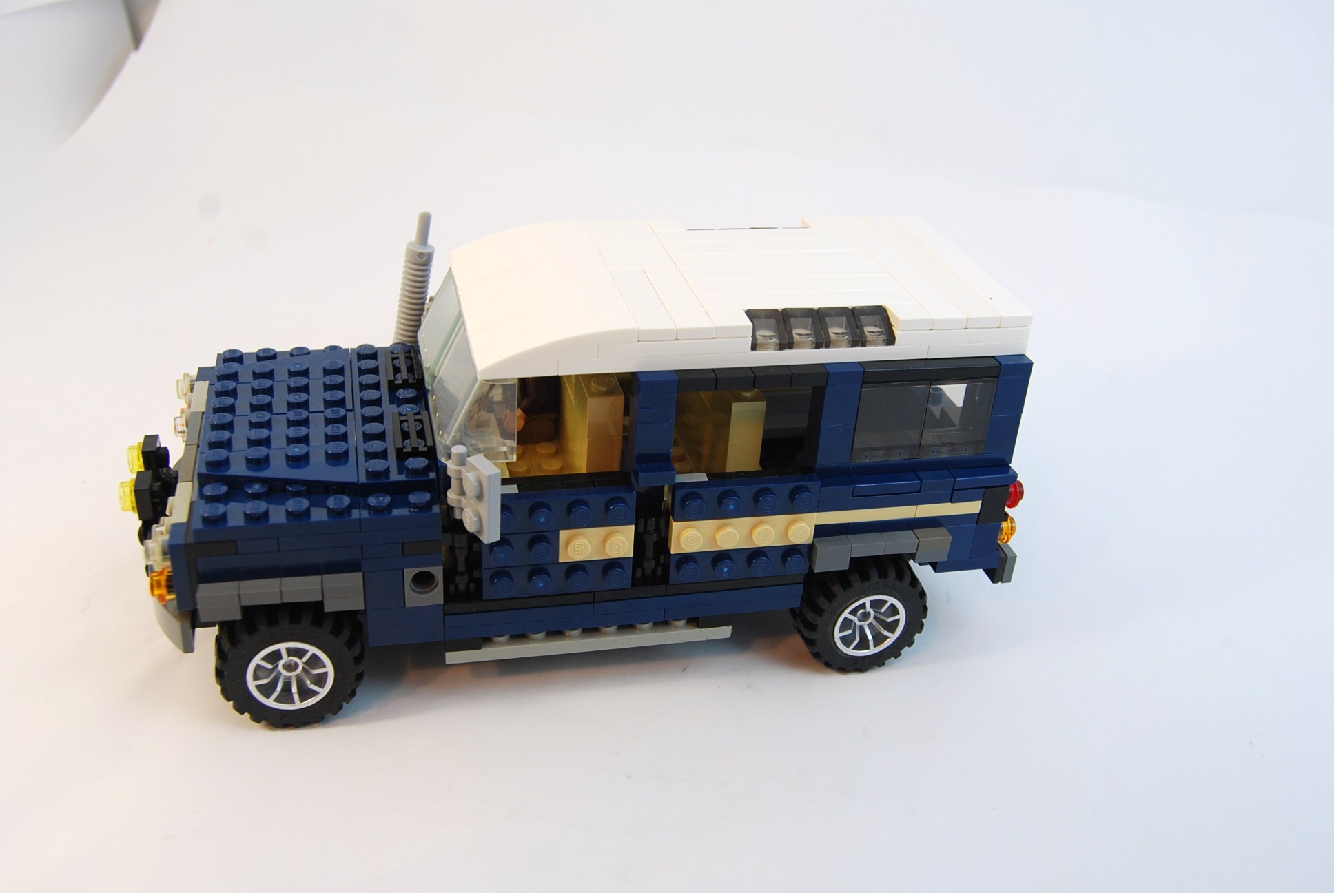 landrover_defender_42.jpg