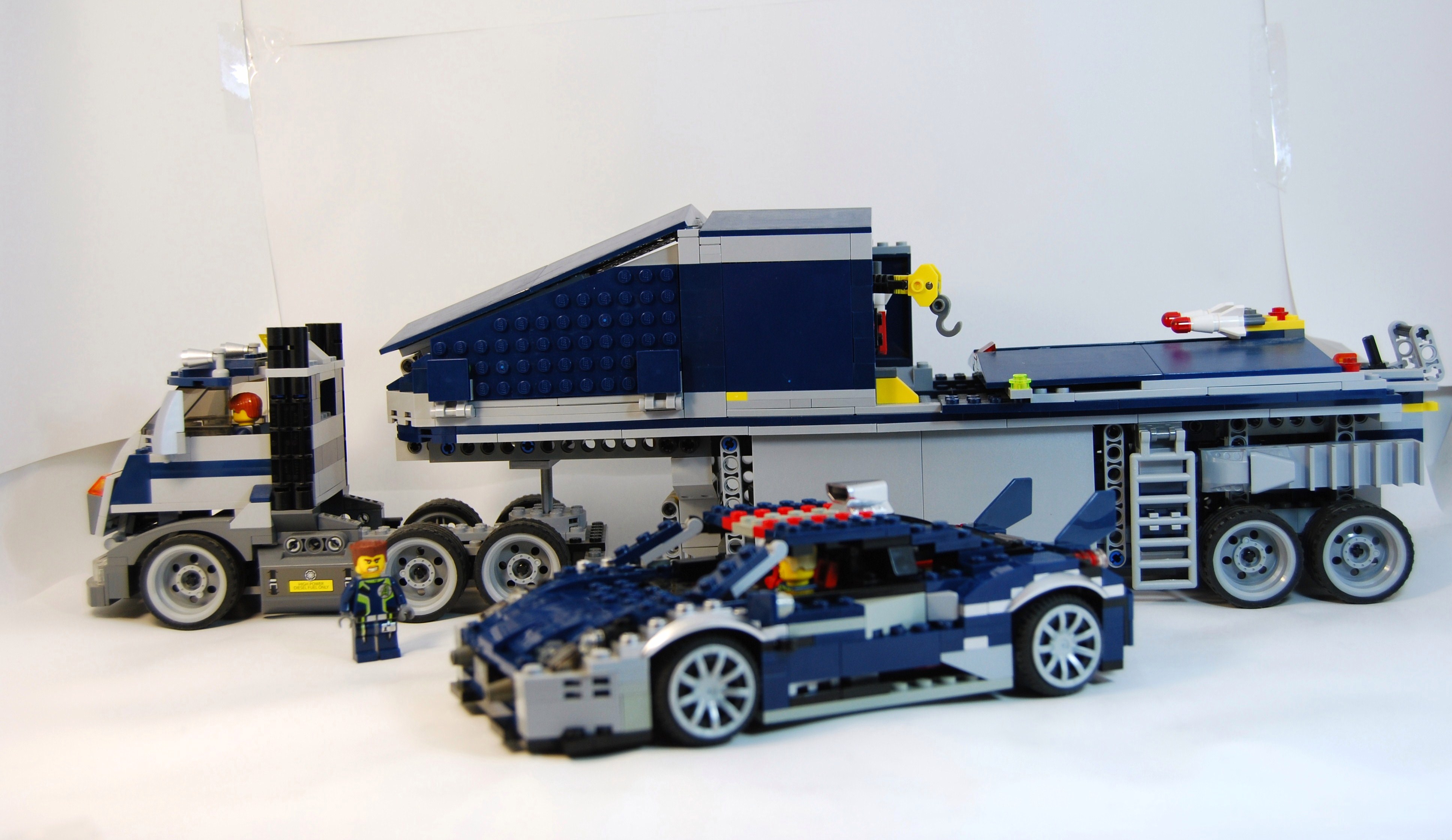 agents_truck_and_car_02.jpg