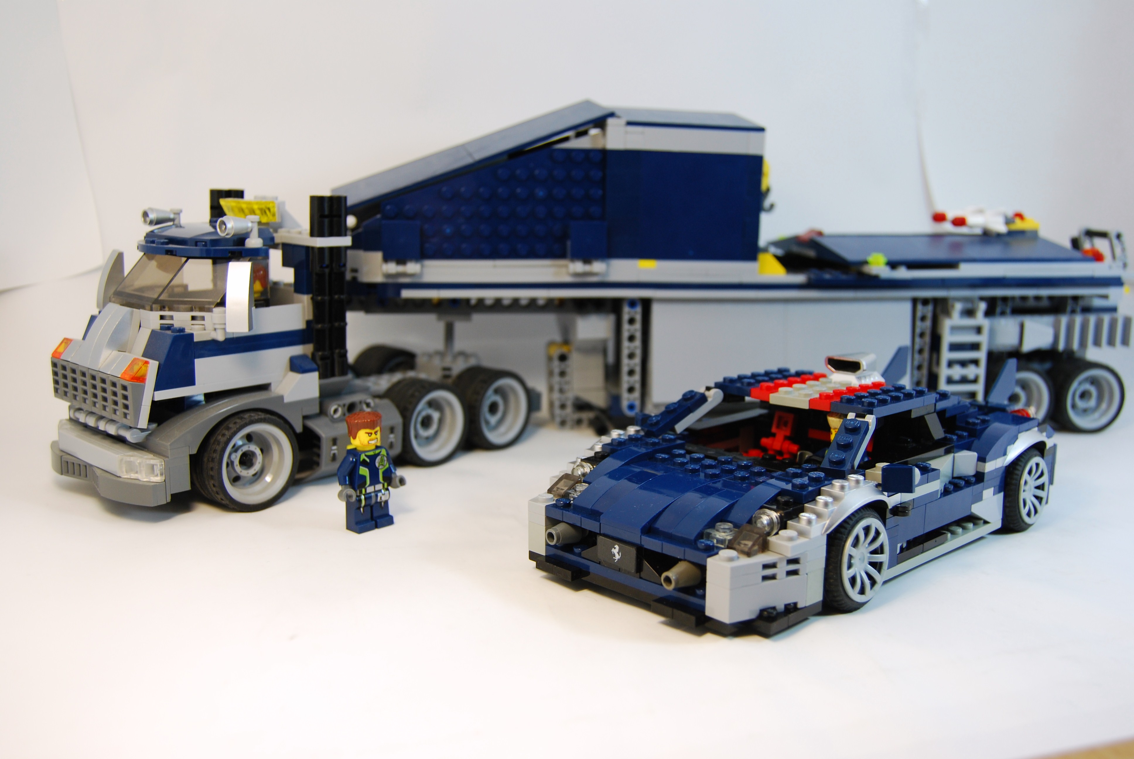 agents_truck_and_car_03.jpg