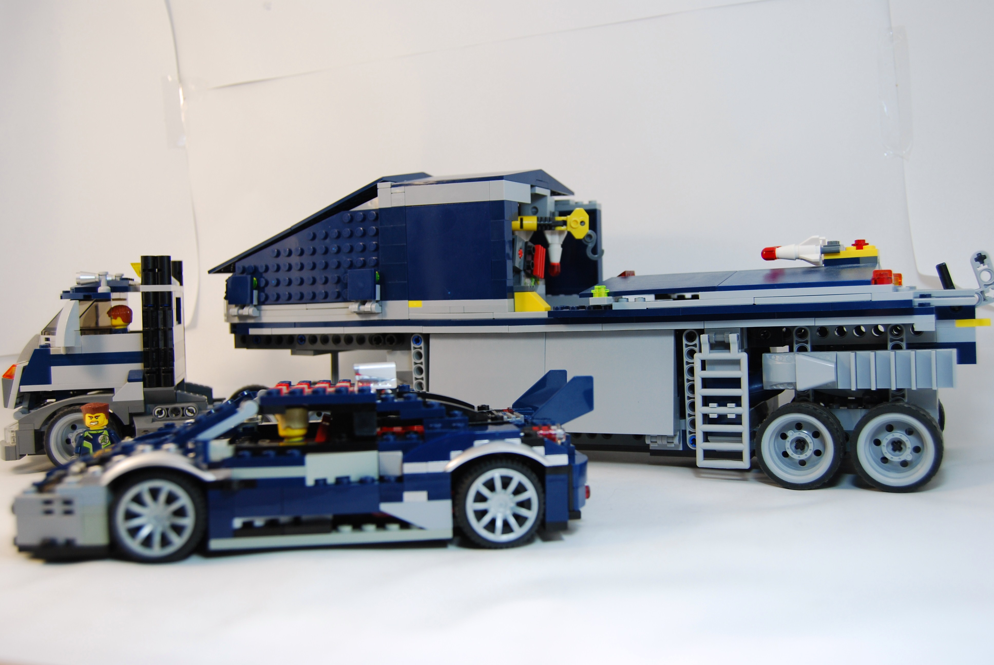 agents_truck_and_car_04.jpg