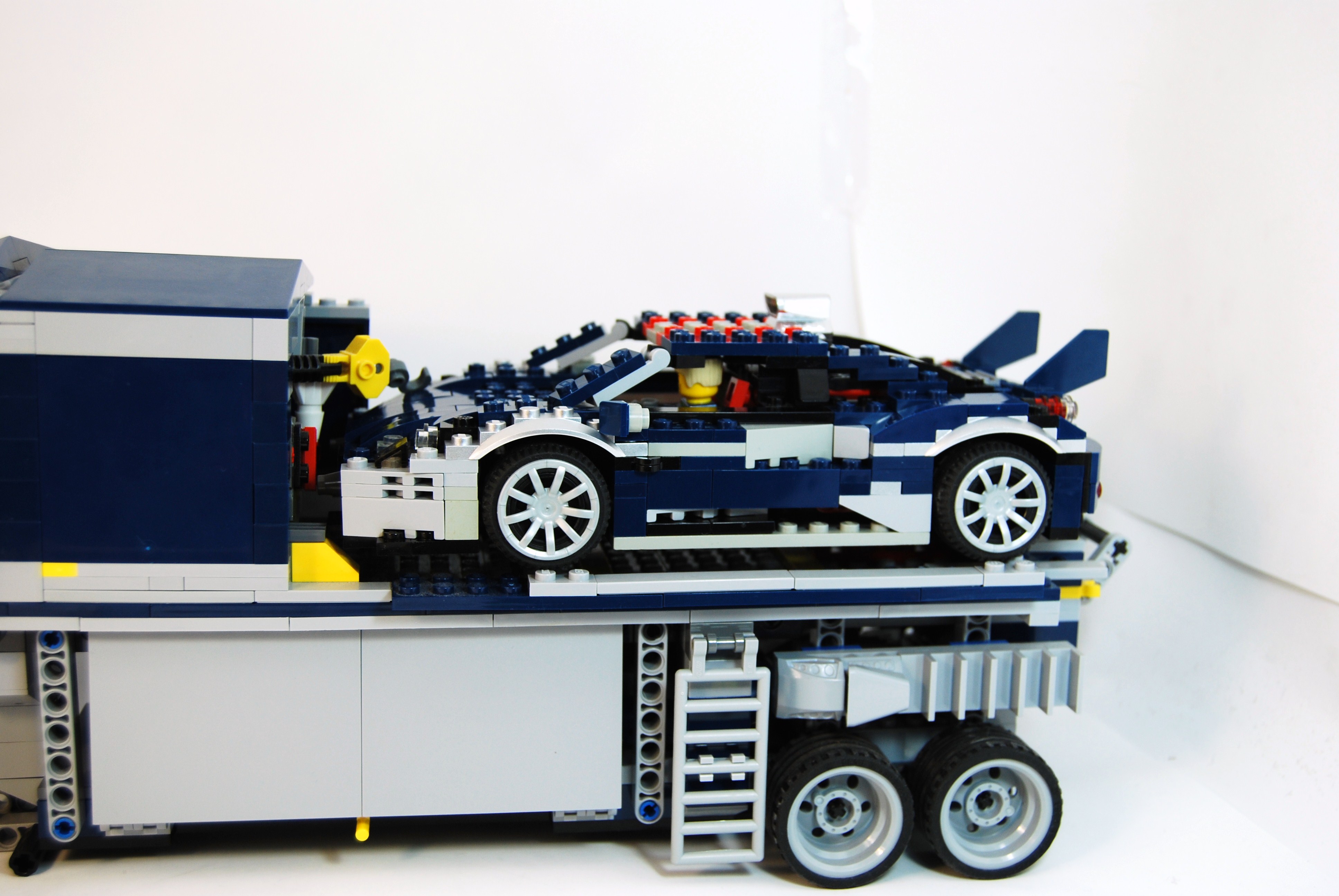 agents_truck_and_car_06.jpg