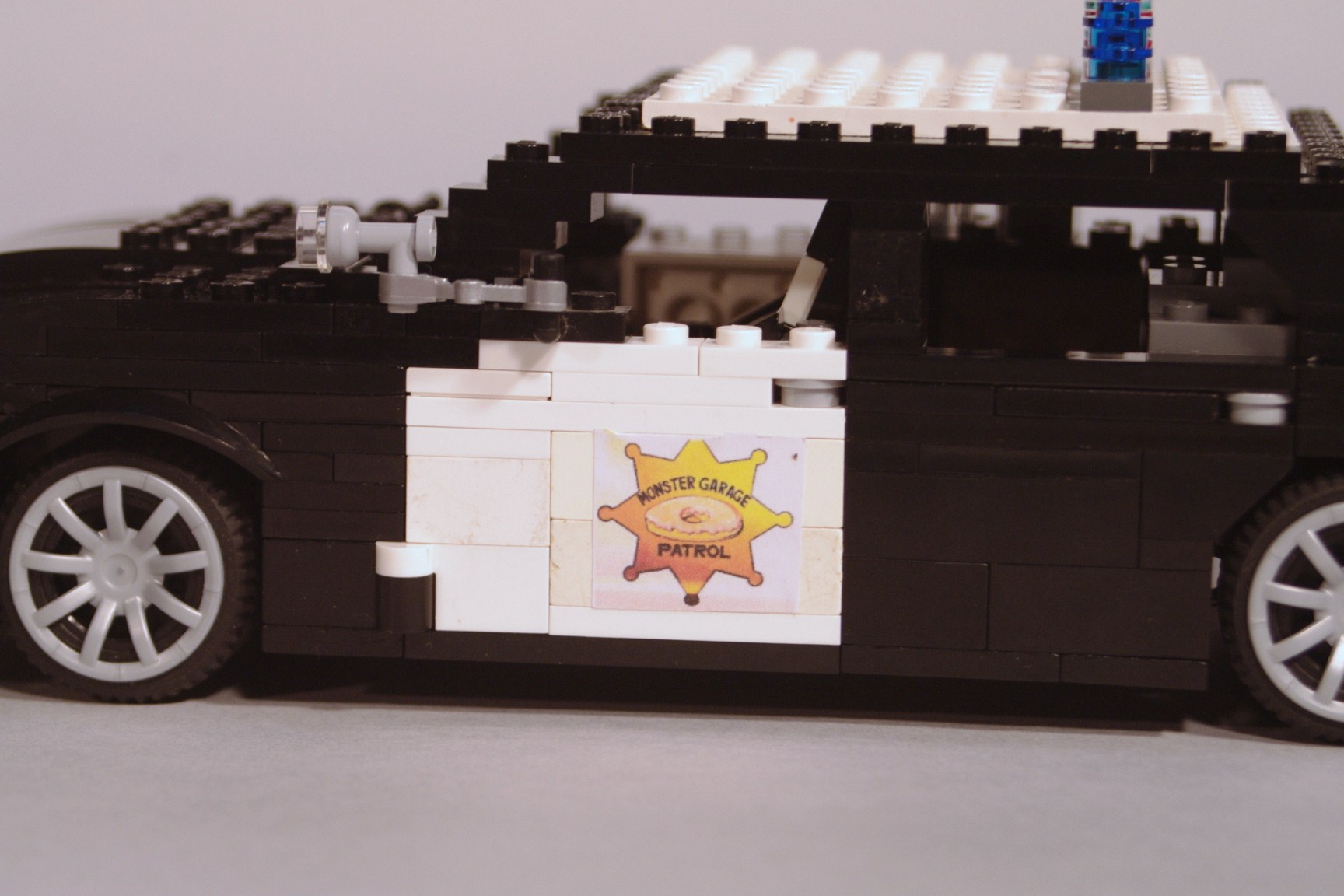 crown_vic_monster_garage_04.jpg
