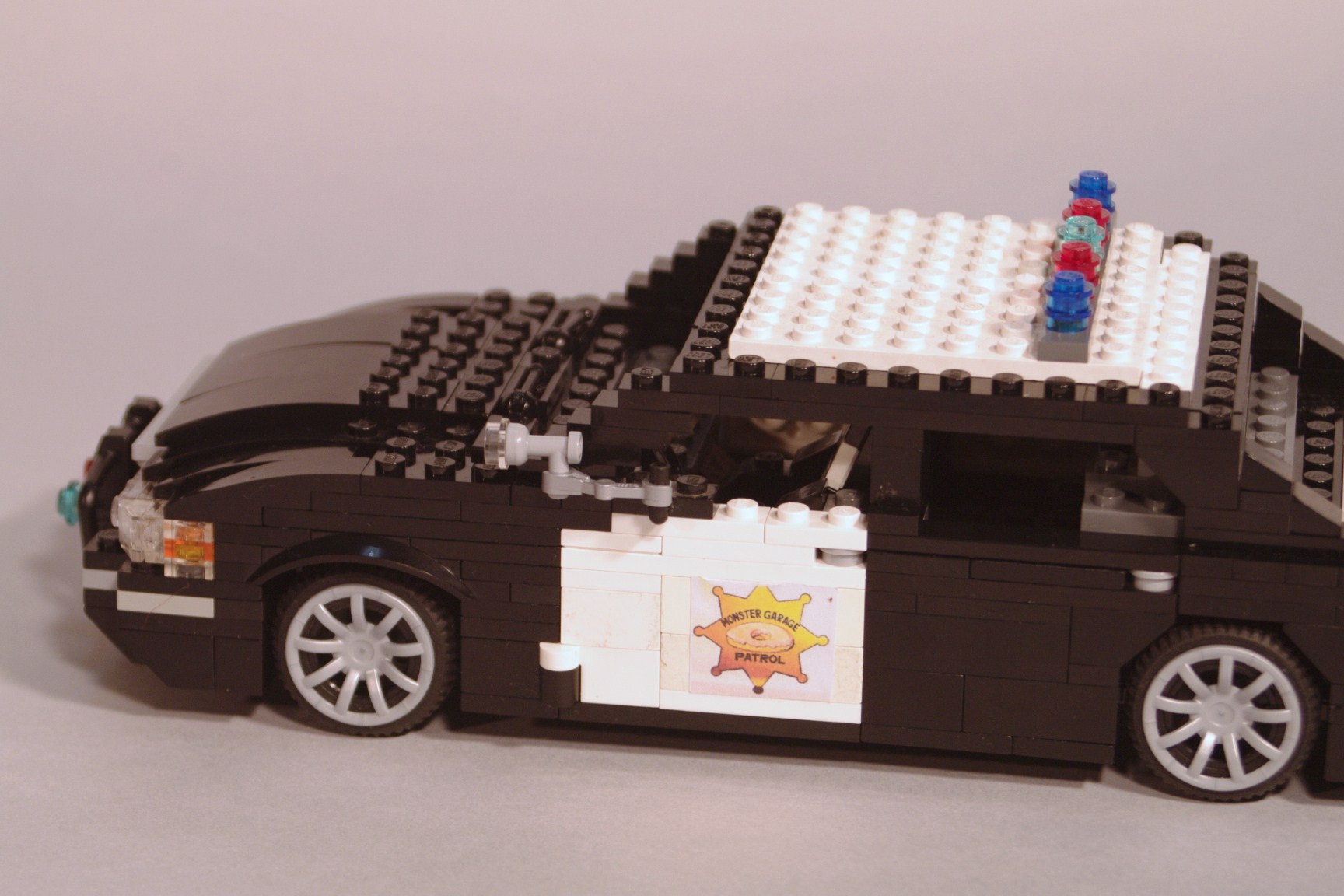 crown_vic_monster_garage_05.jpg