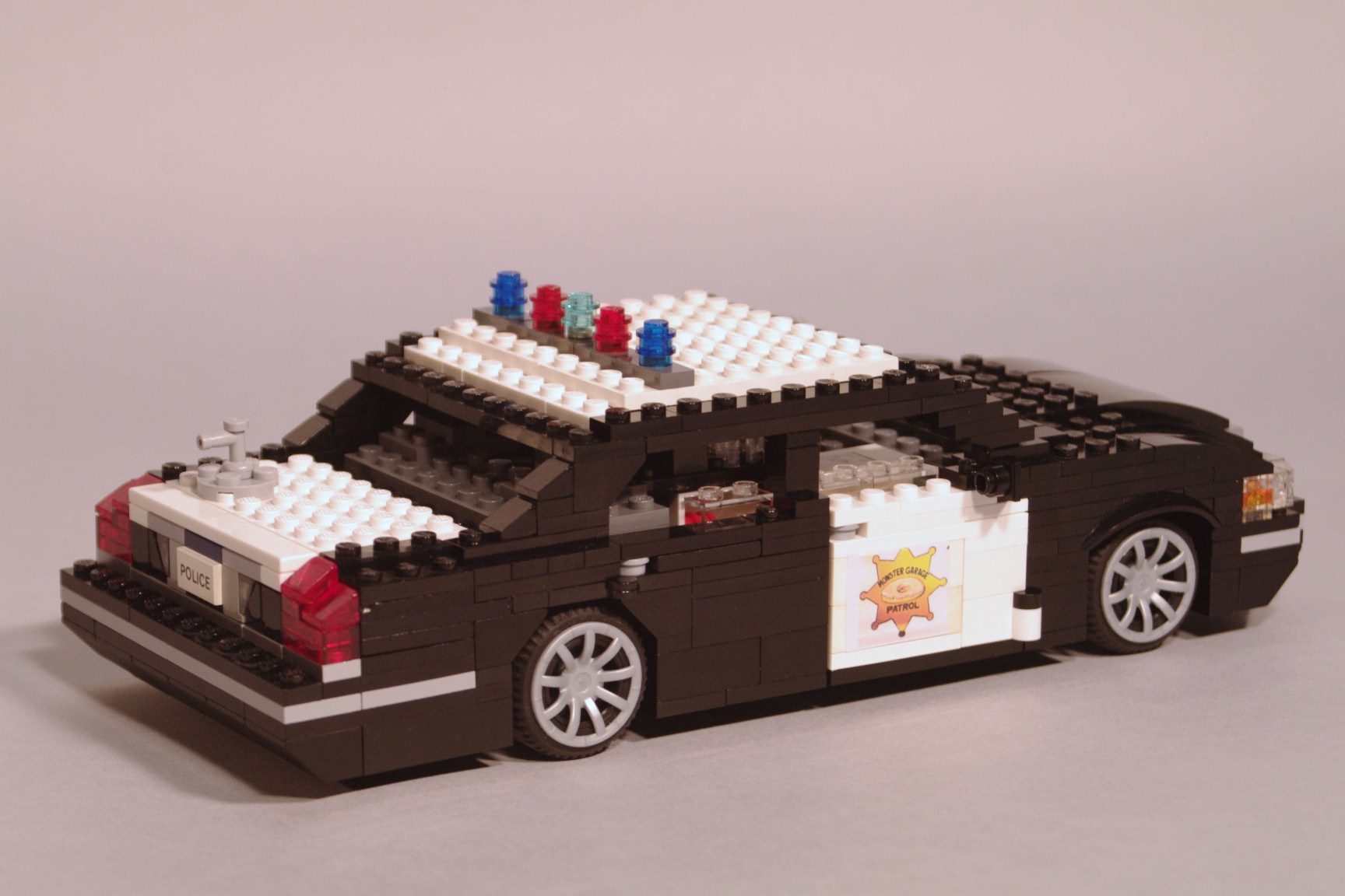 crown_vic_monster_garage_06.jpg