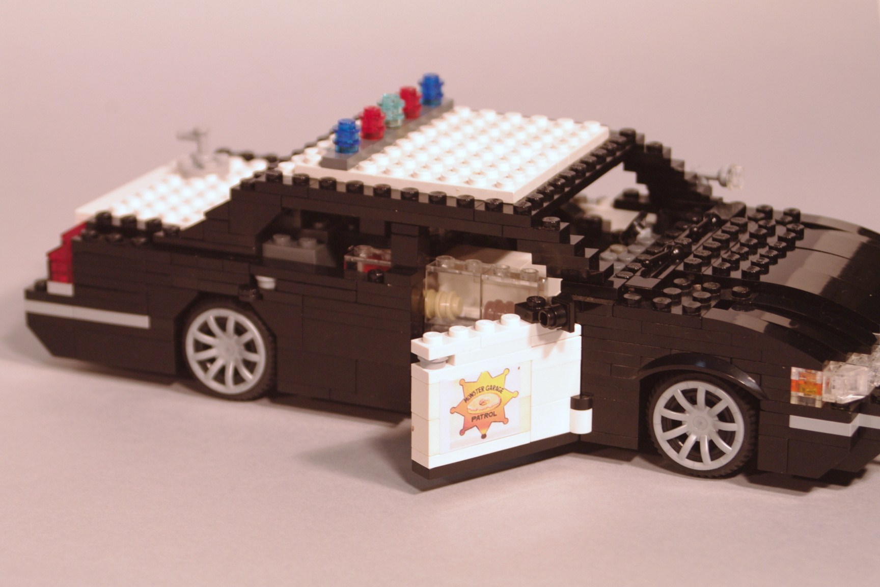 crown_vic_monster_garage_07.jpg