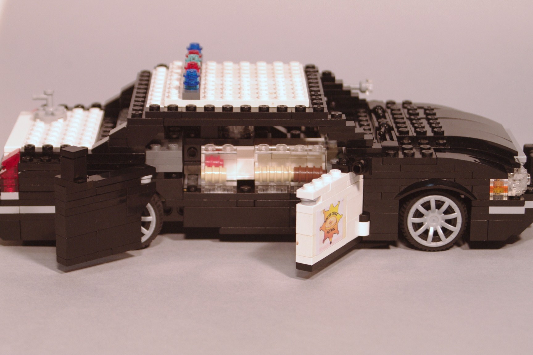 crown_vic_monster_garage_08.jpg
