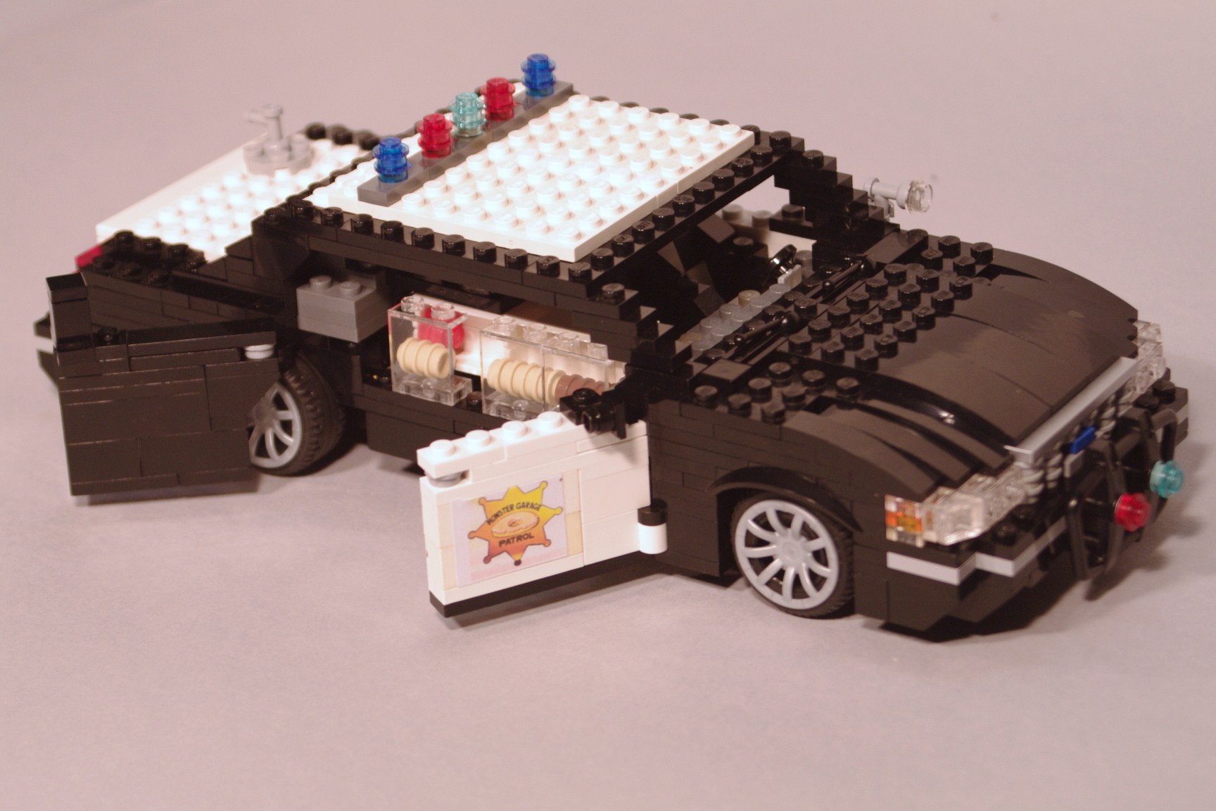 crown_vic_monster_garage_09.jpg