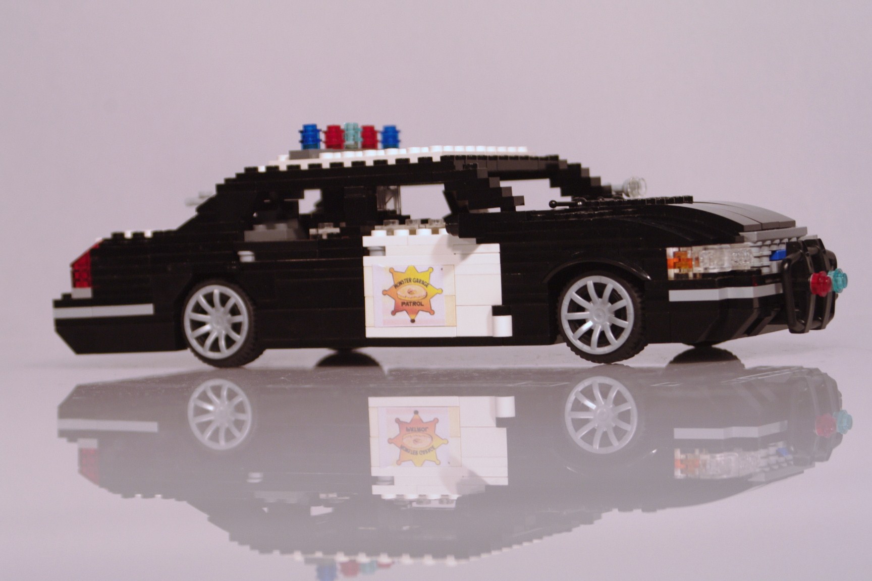 crown_vic_monster_garage_10.jpg