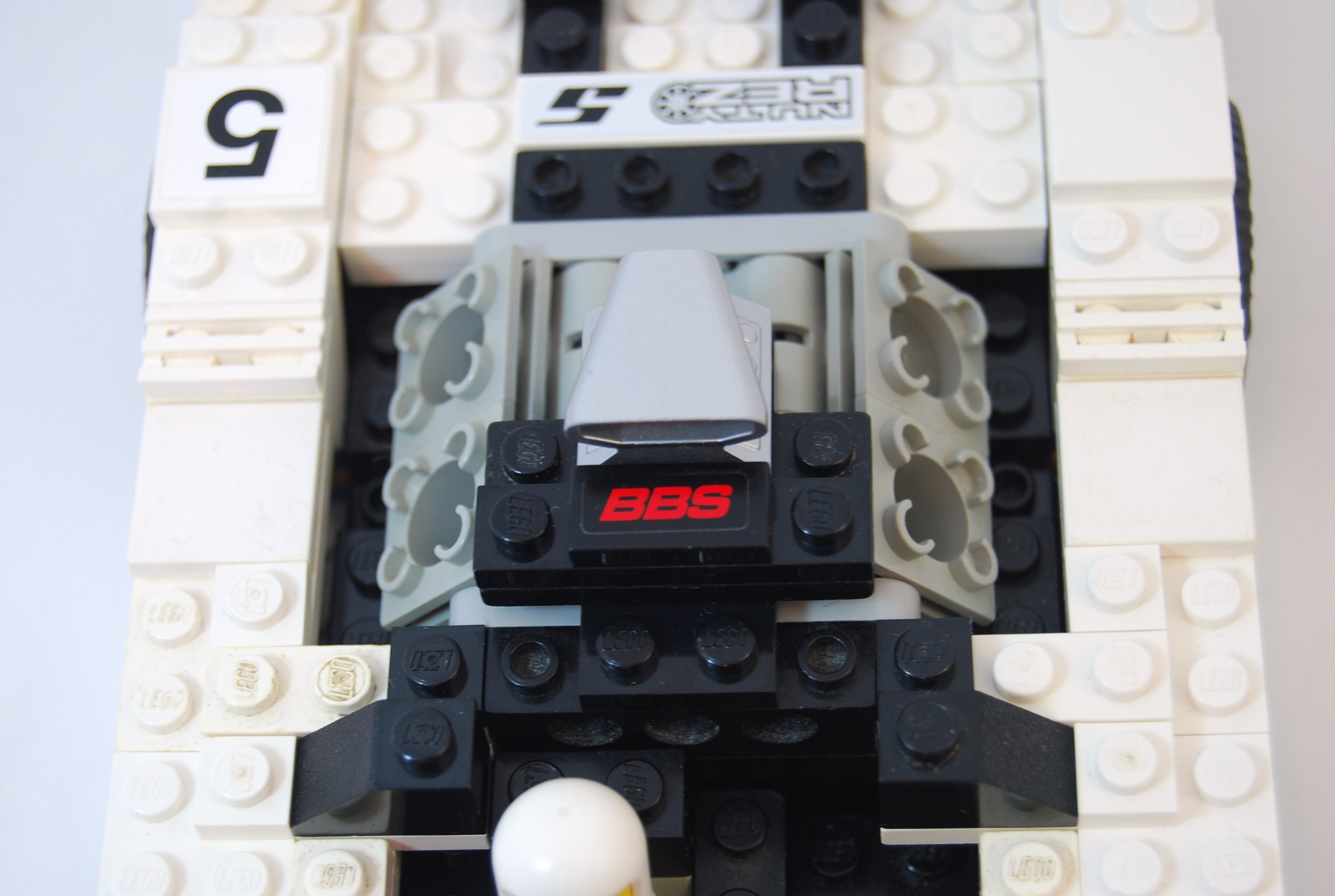 peugeot_905_powertrain_07.jpg