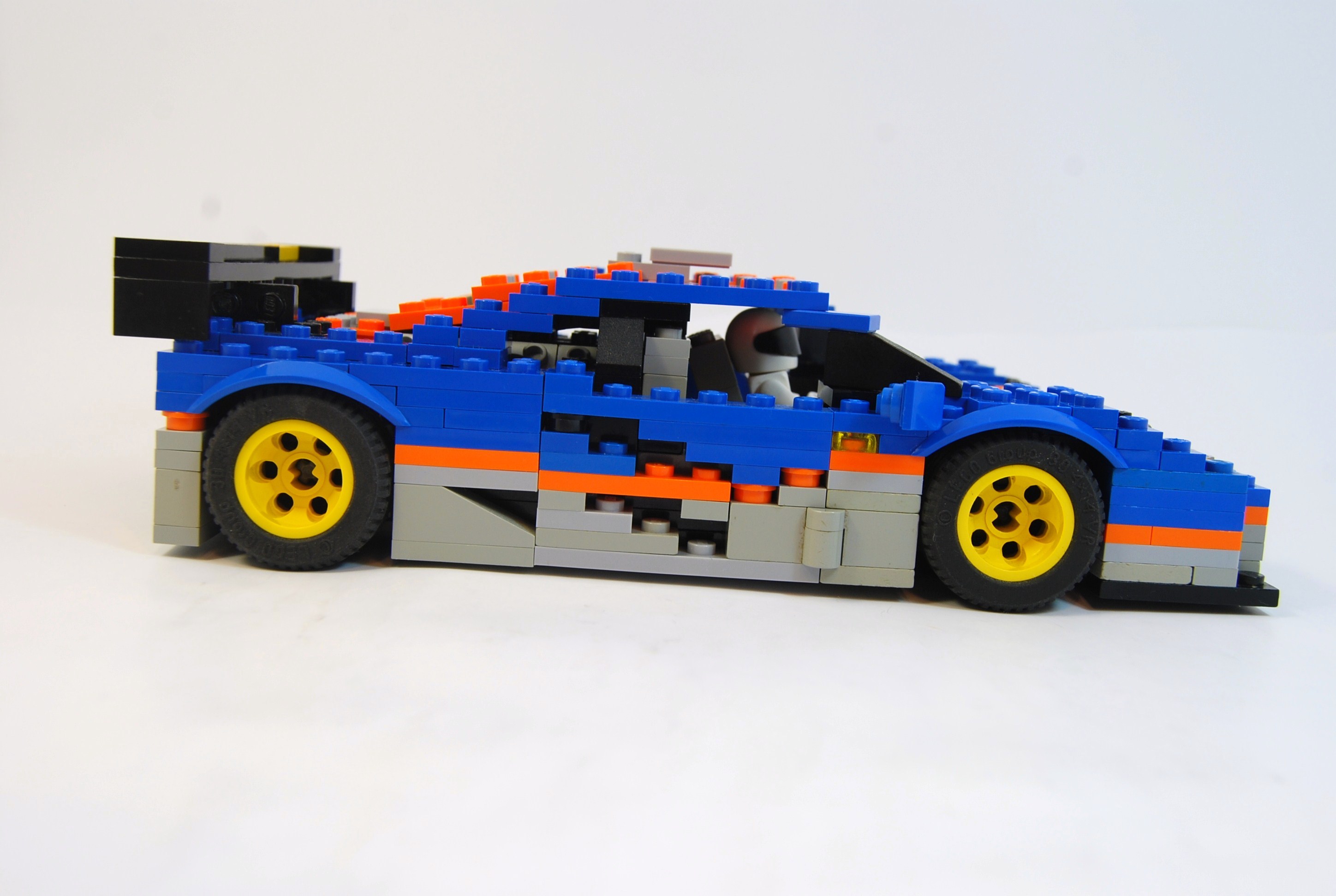mclaren_f1_gtr_02.jpg