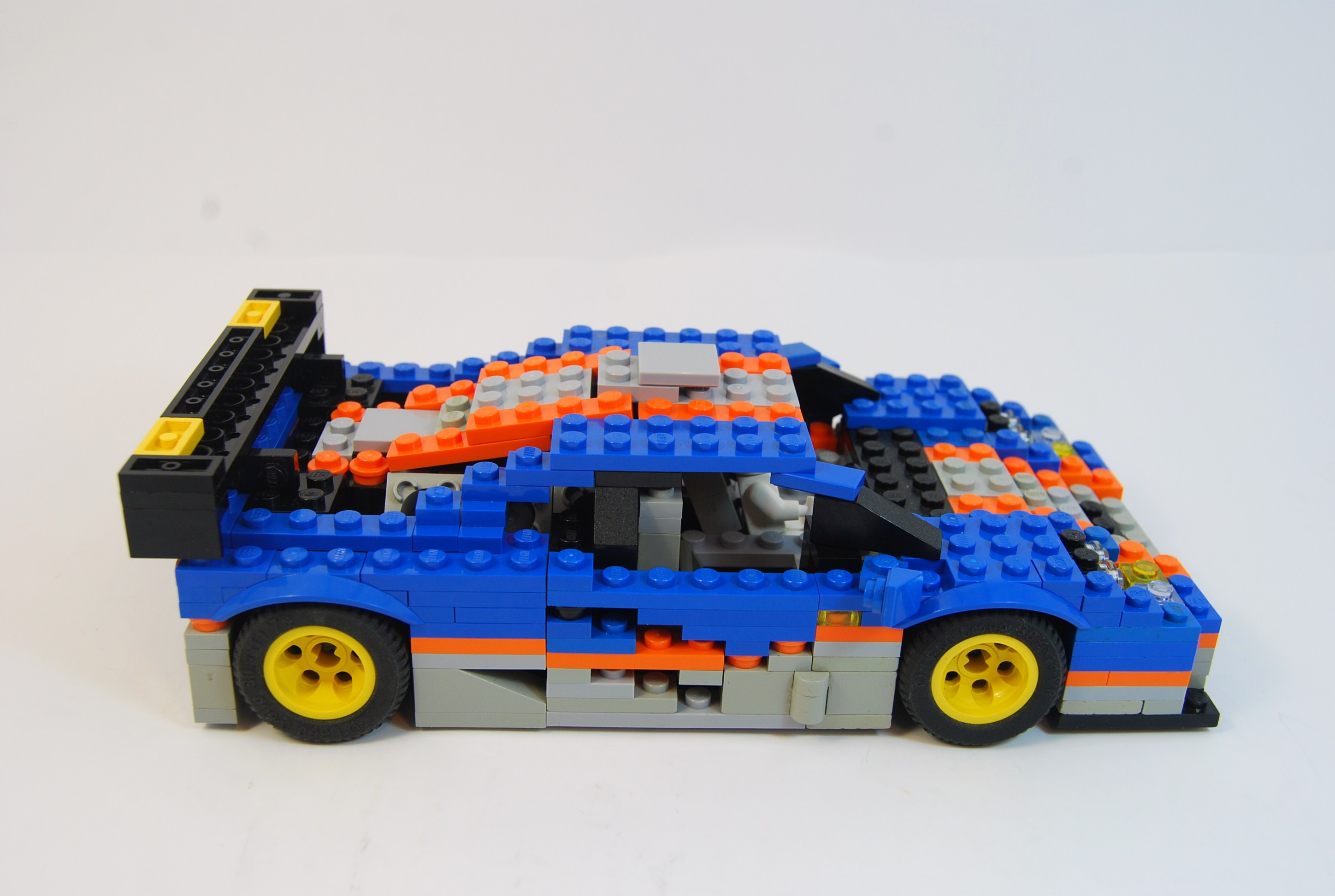 mclaren_f1_gtr_03.jpg