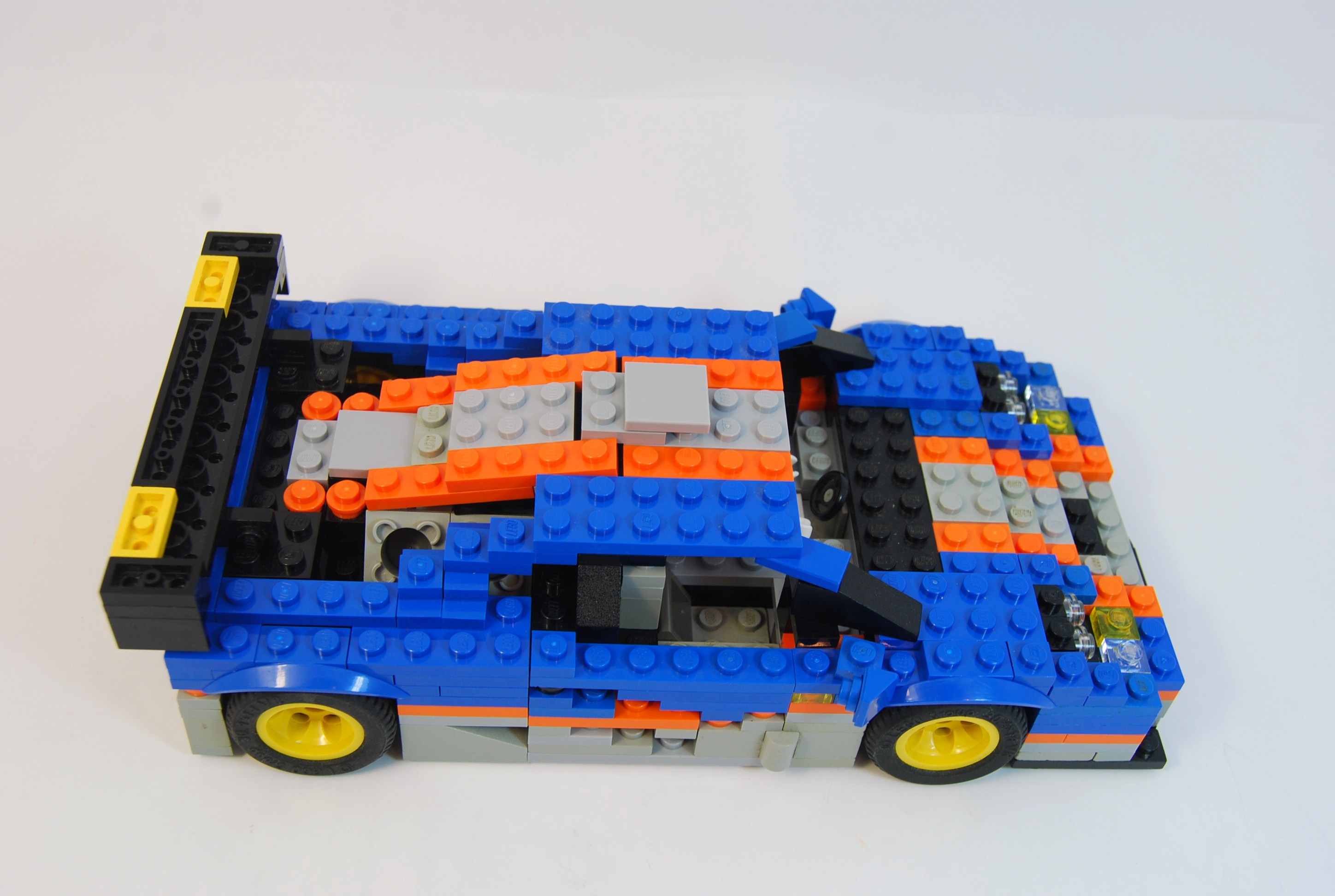 mclaren_f1_gtr_04.jpg