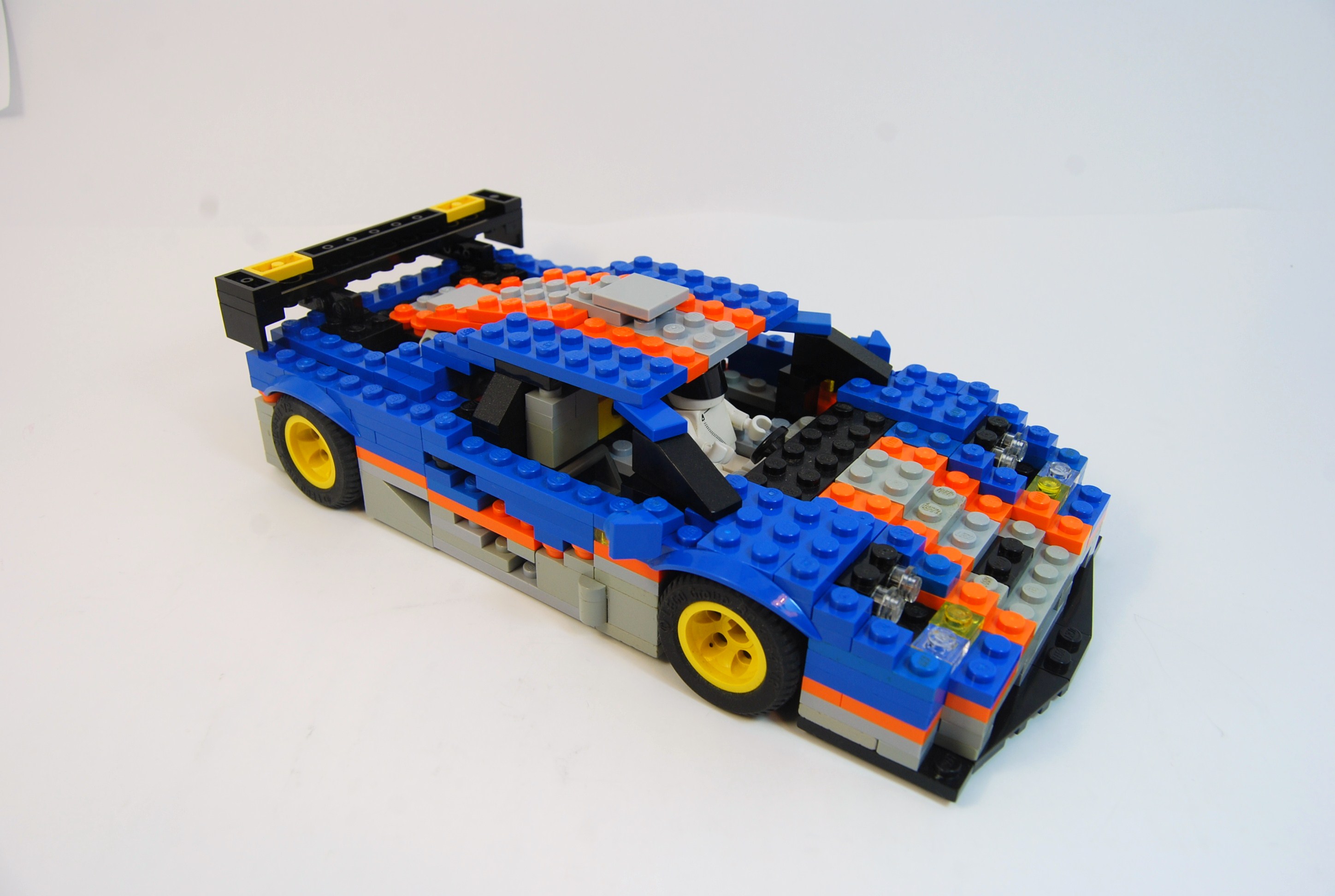 mclaren_f1_gtr_05.jpg