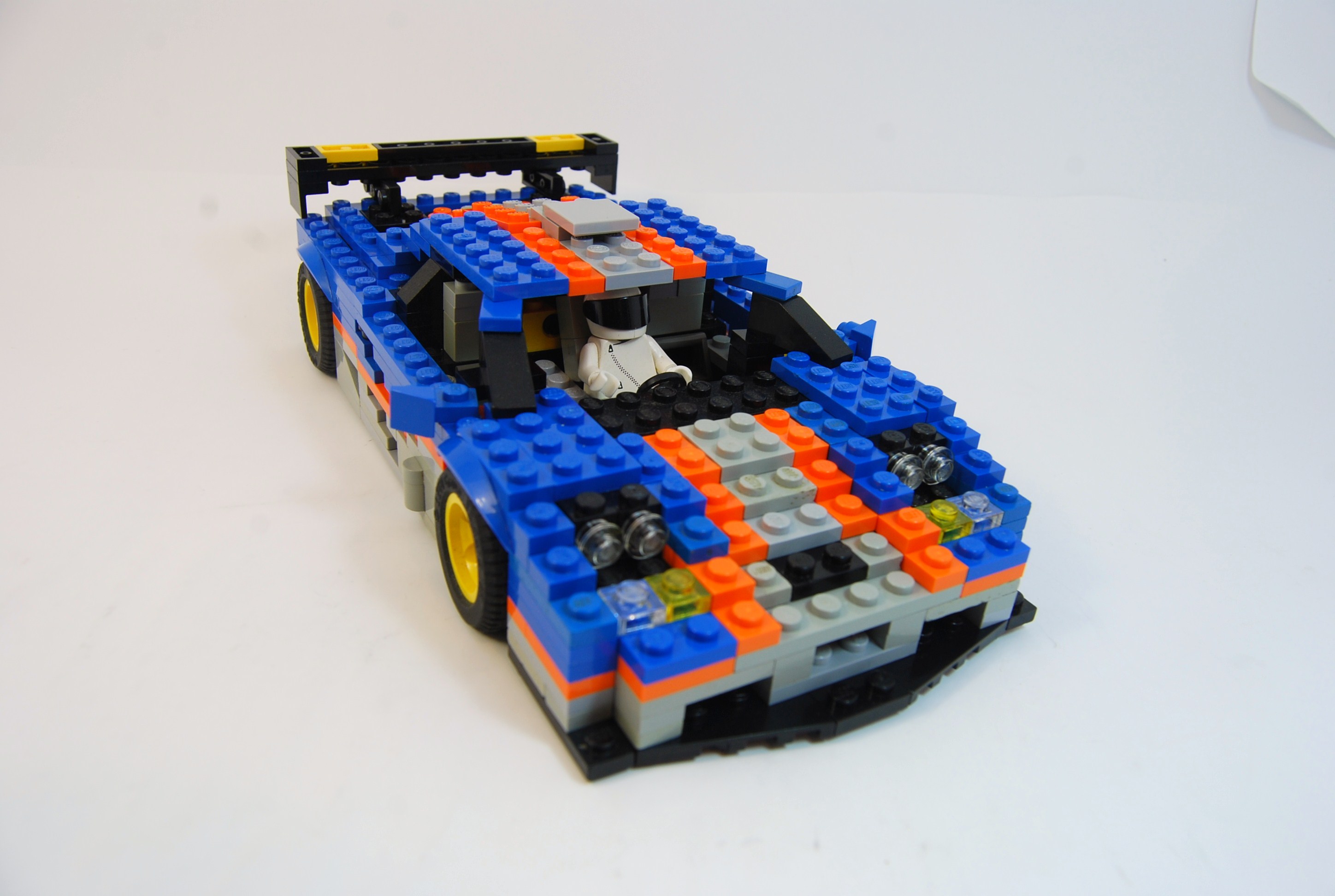 mclaren_f1_gtr_08.jpg