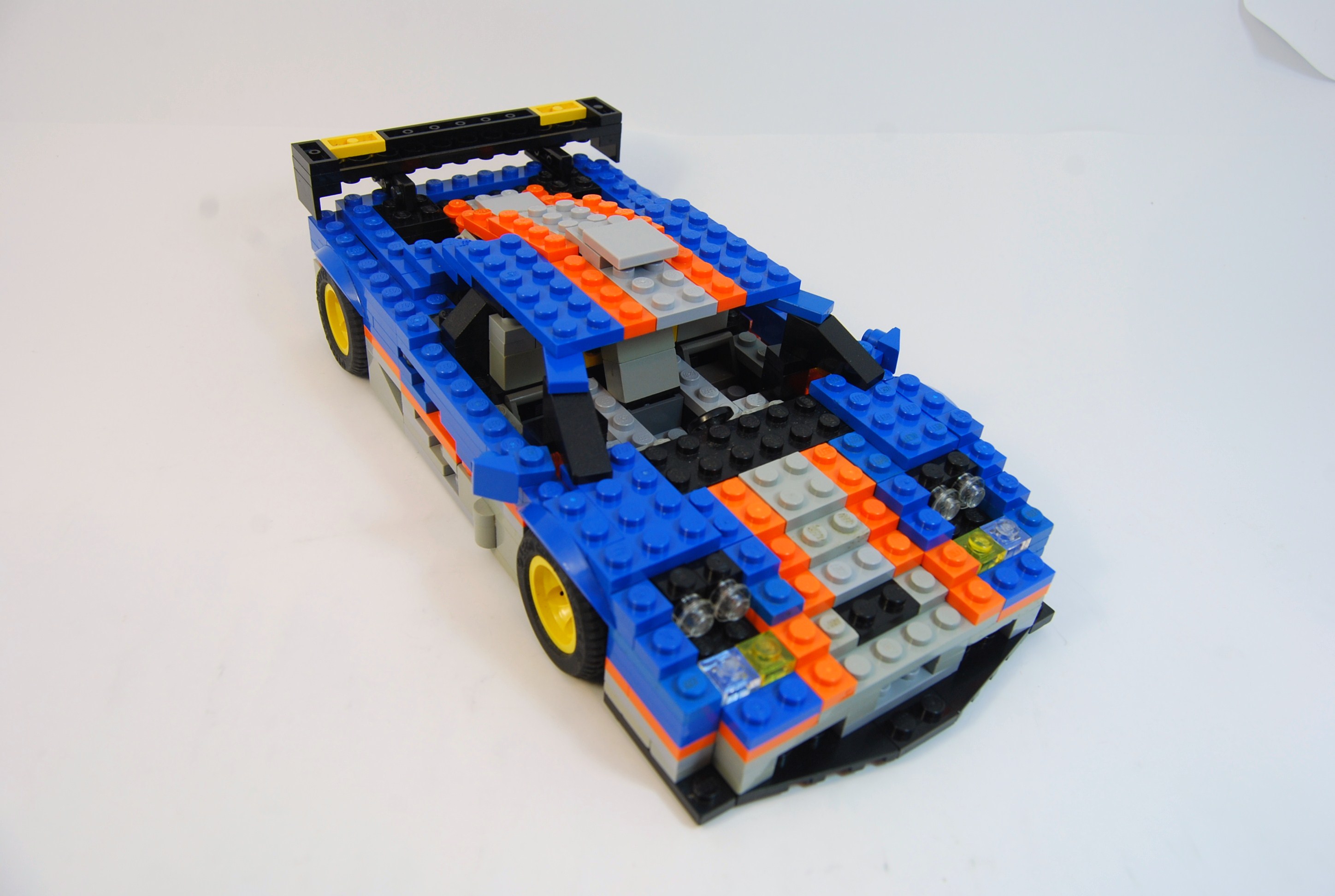 mclaren_f1_gtr_09.jpg
