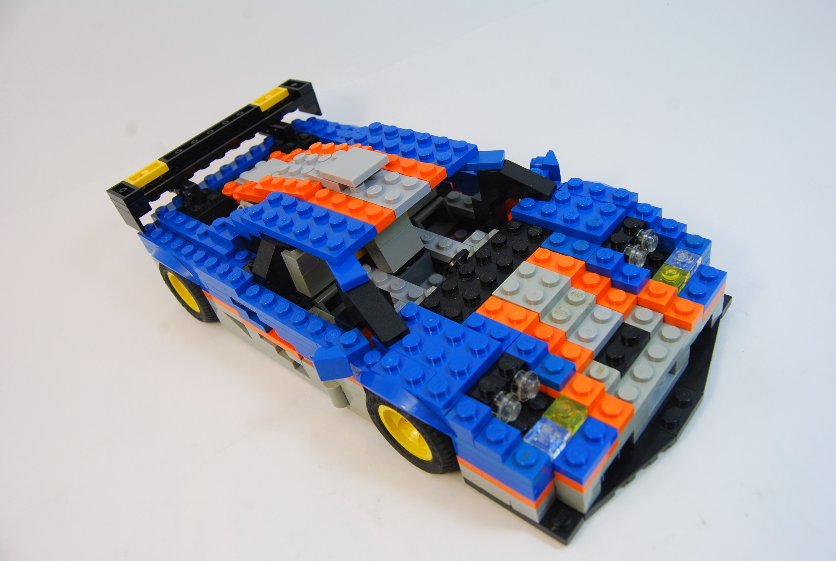 mclaren_f1_gtr_10.jpg