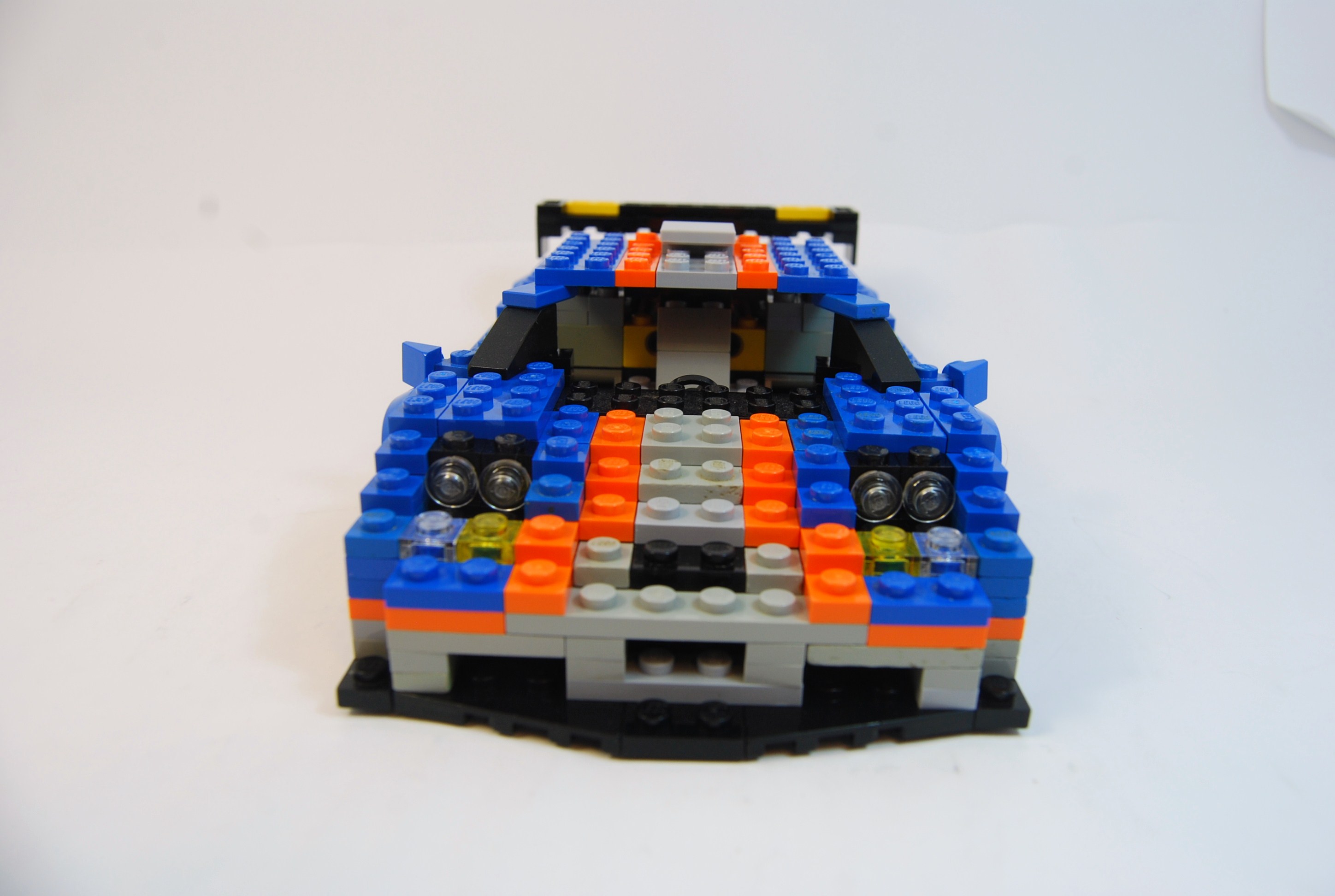 mclaren_f1_gtr_12.jpg