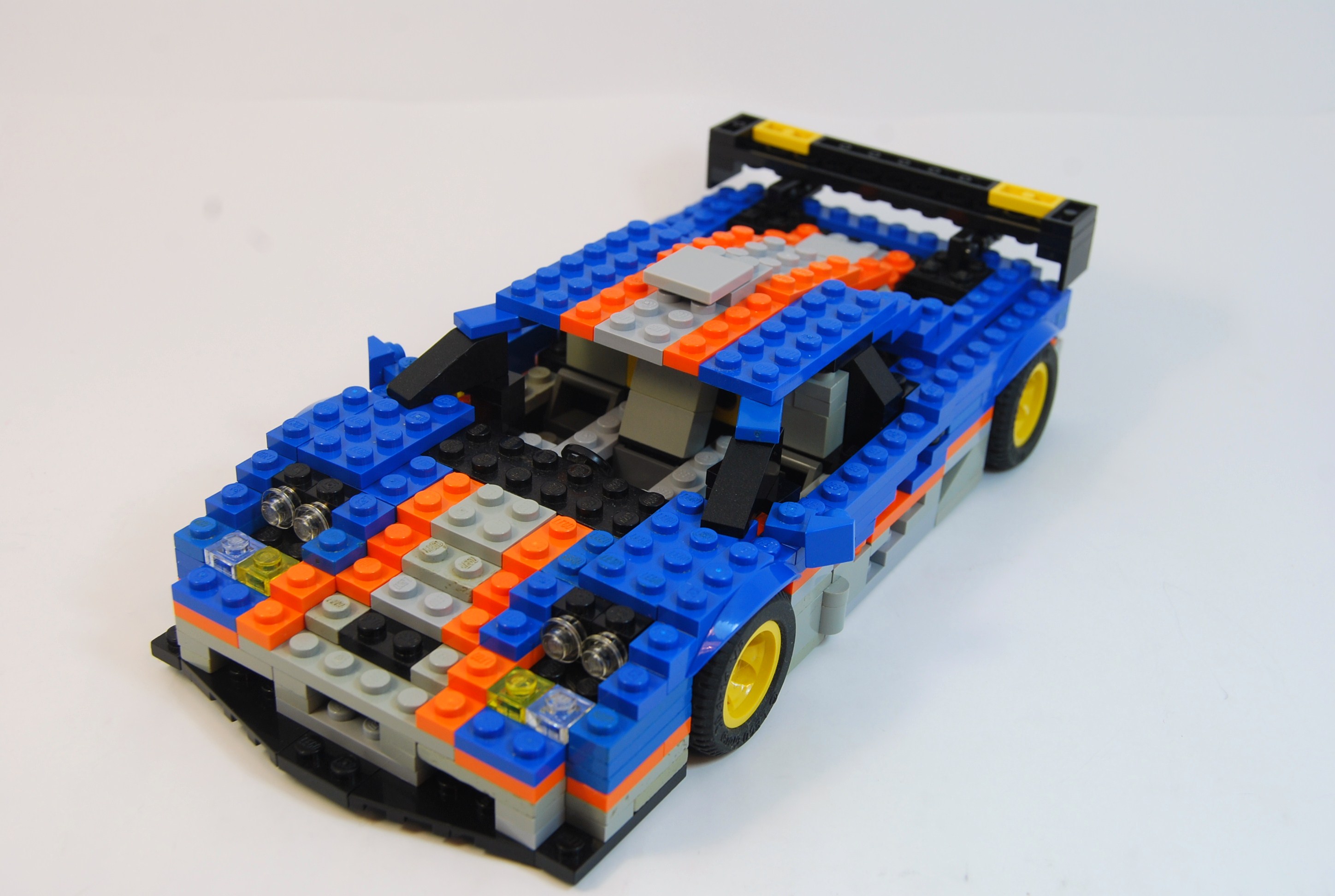 mclaren_f1_gtr_16.jpg