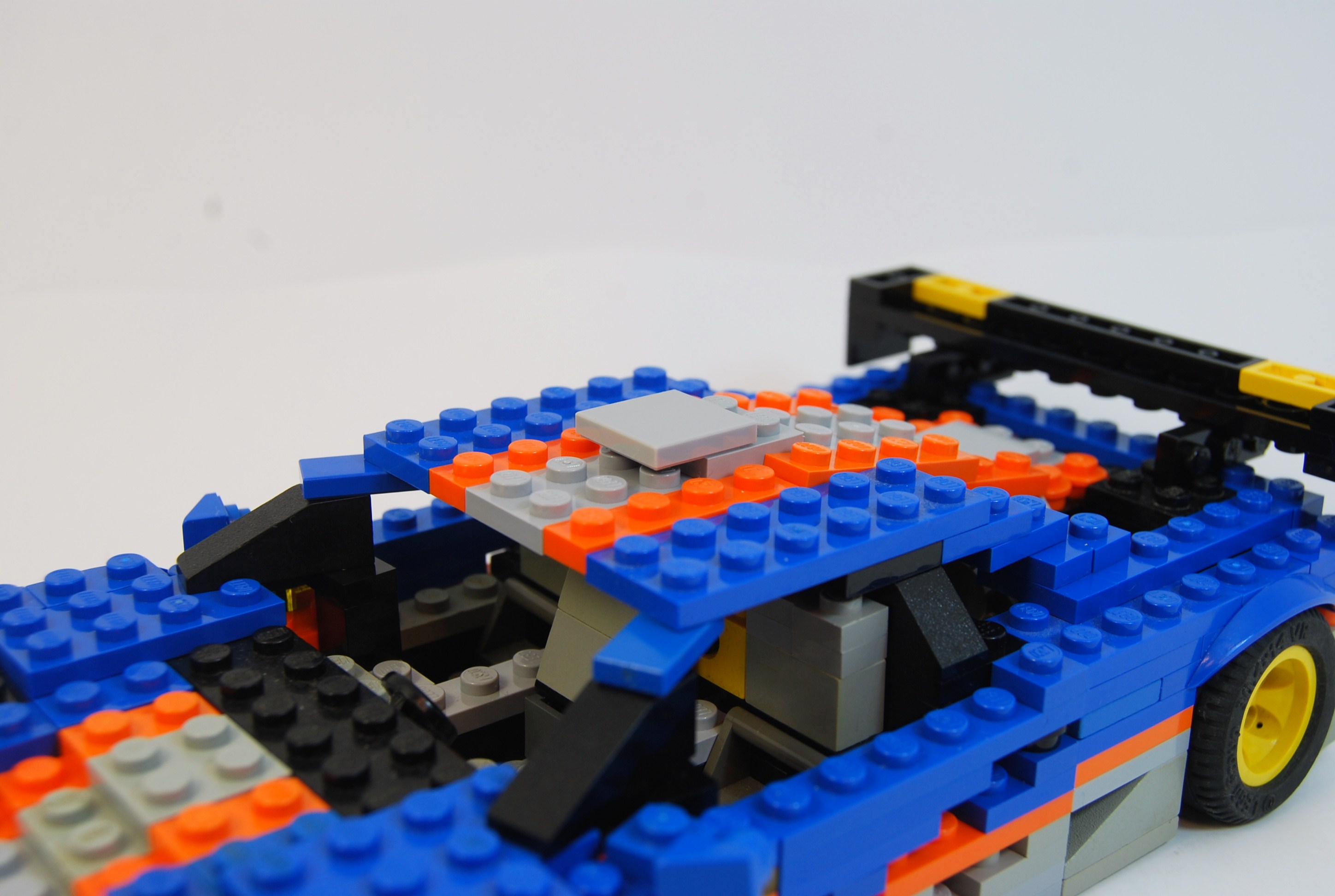 mclaren_f1_gtr_19.jpg