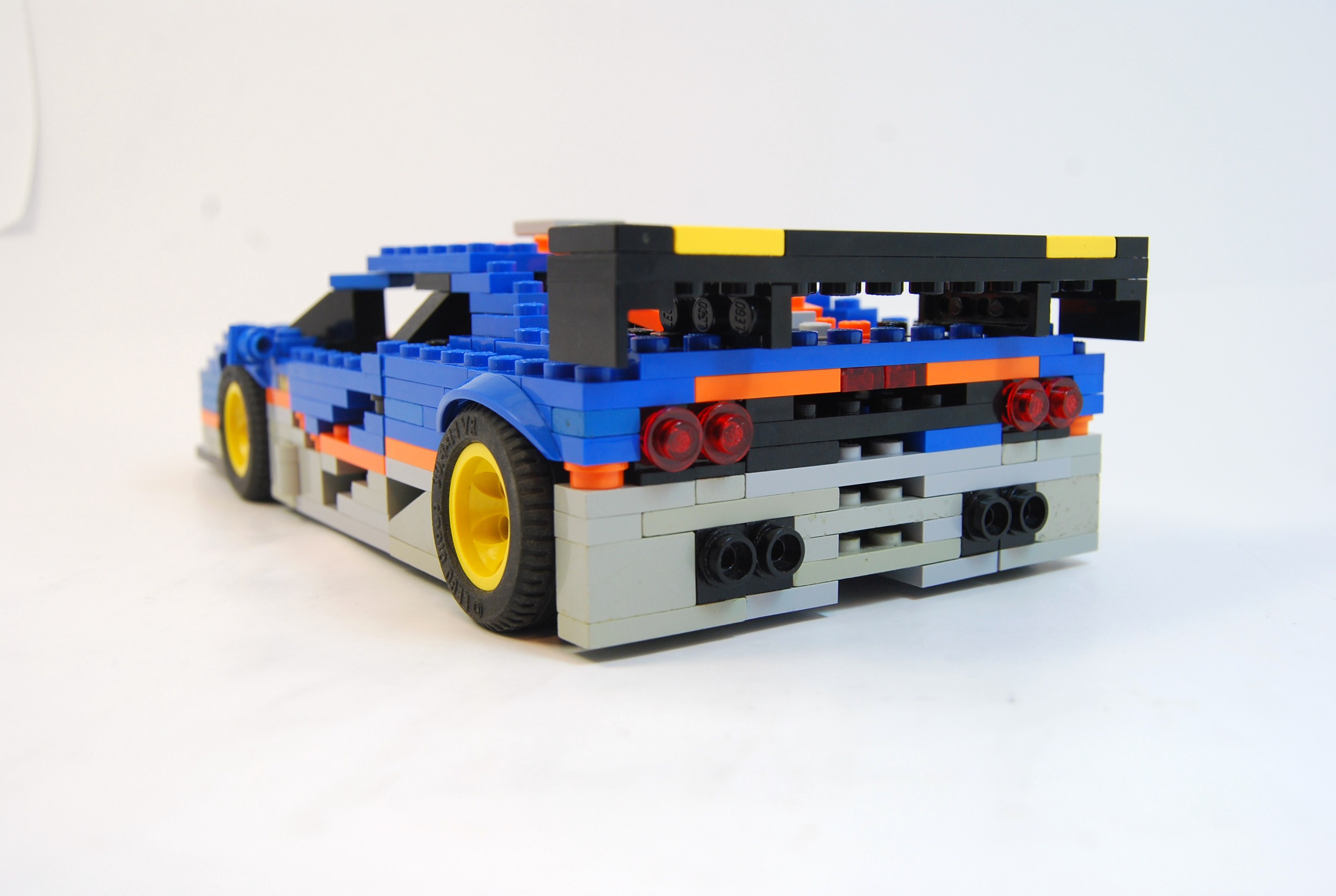 mclaren_f1_gtr_24.jpg