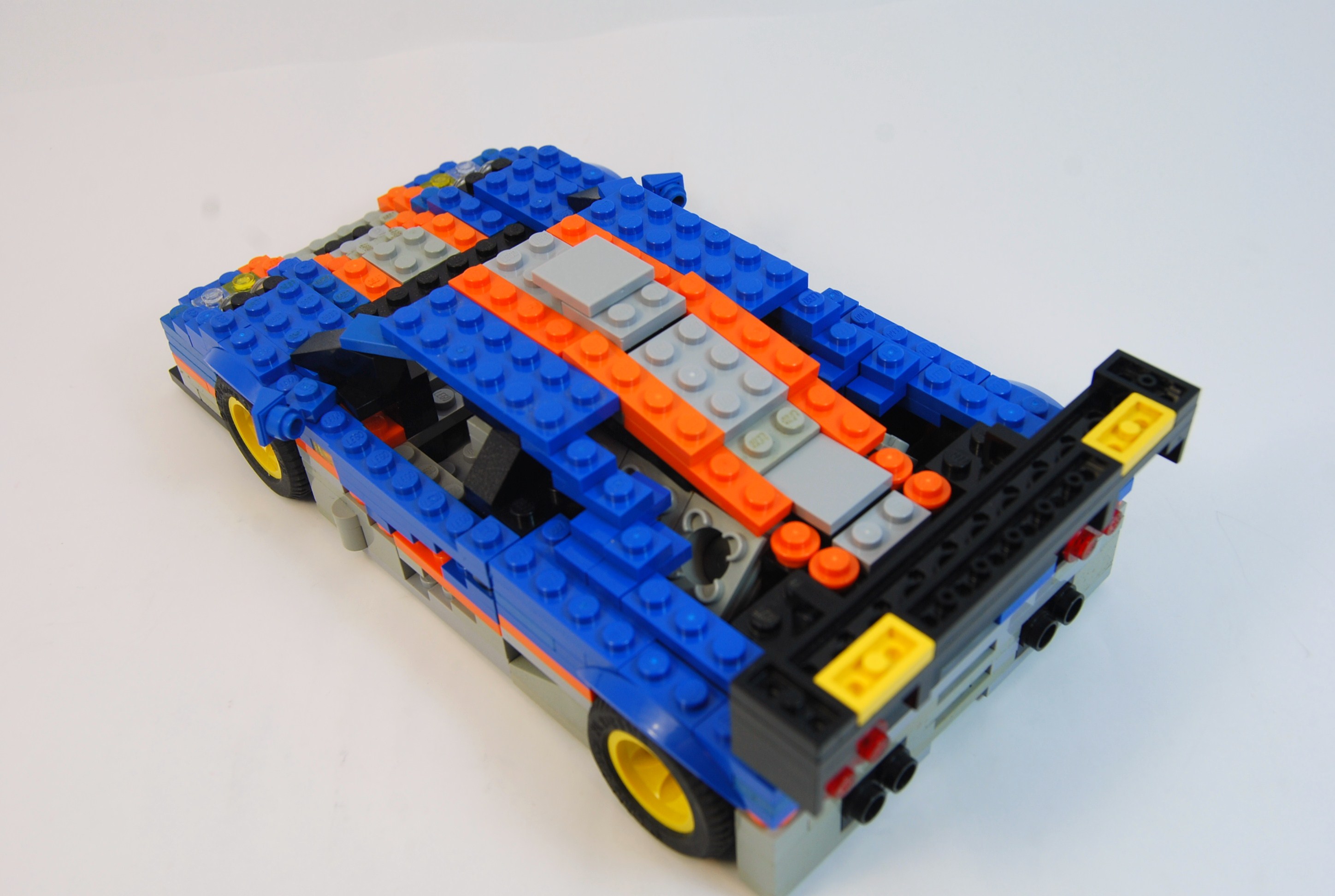 mclaren_f1_gtr_25.jpg