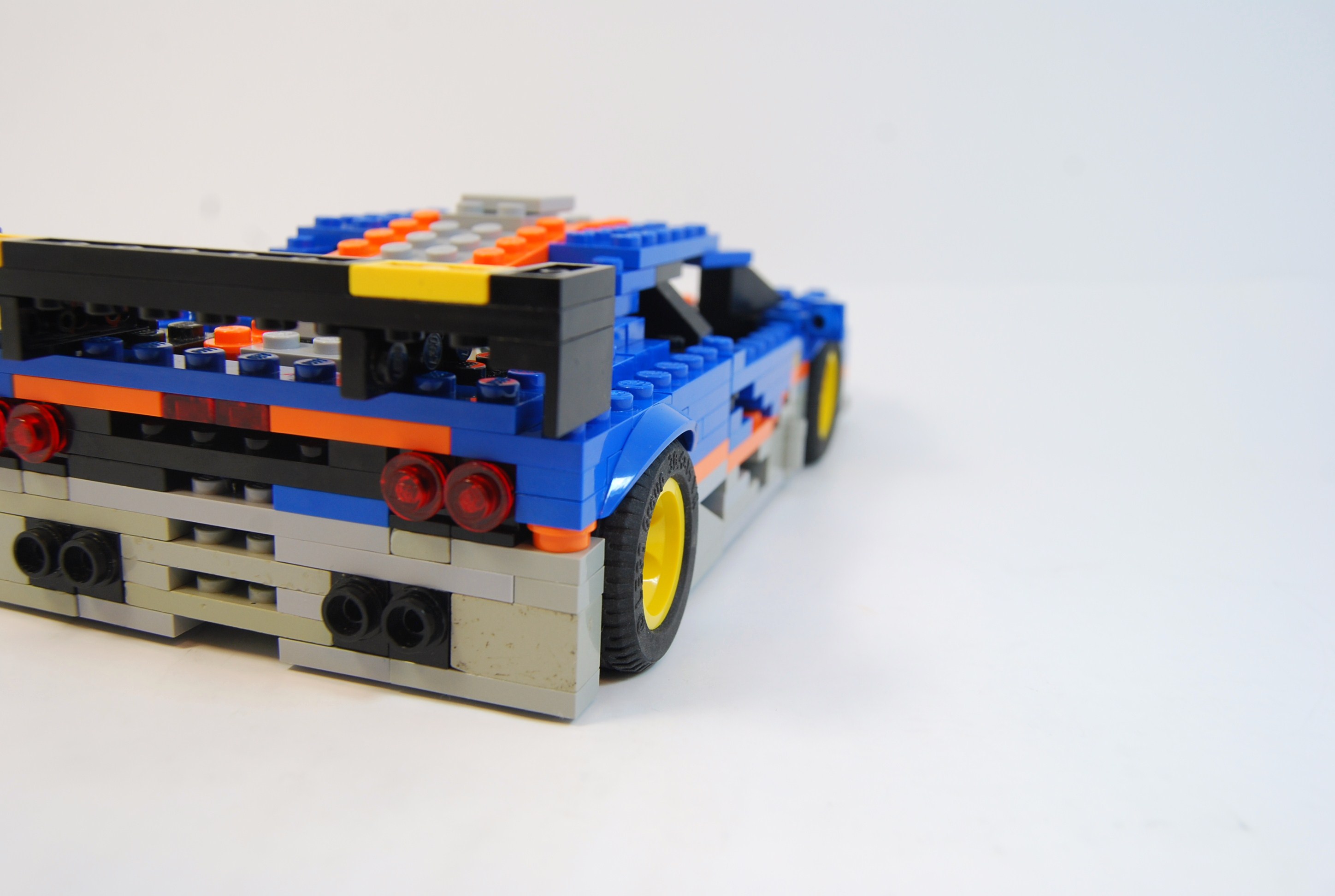 mclaren_f1_gtr_32.jpg