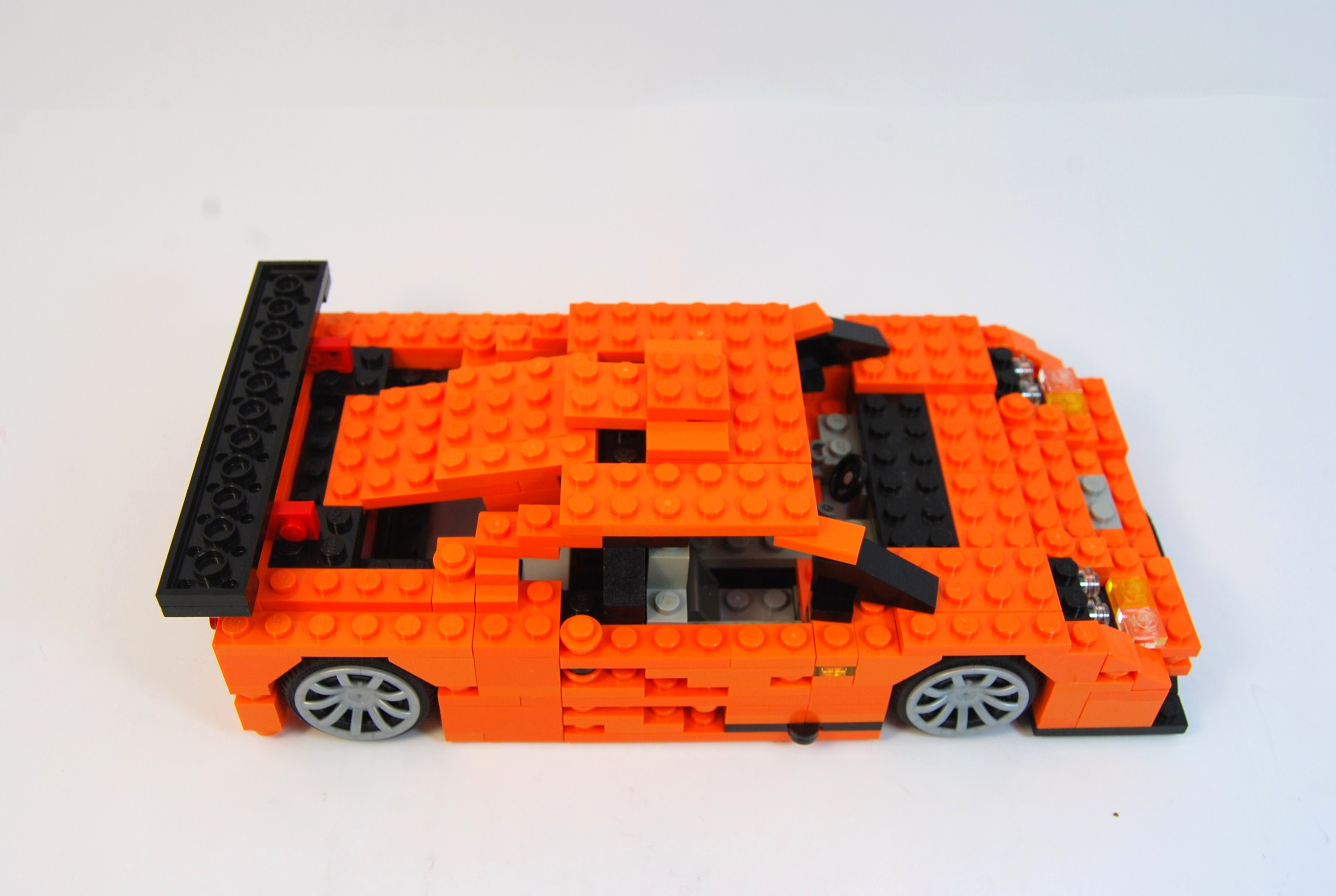 mclaren_f1_lm_road_04.jpg