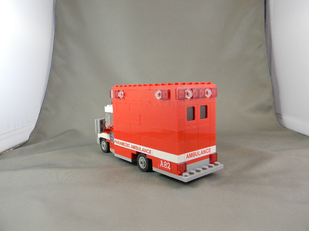 ambulance_82_left.jpg