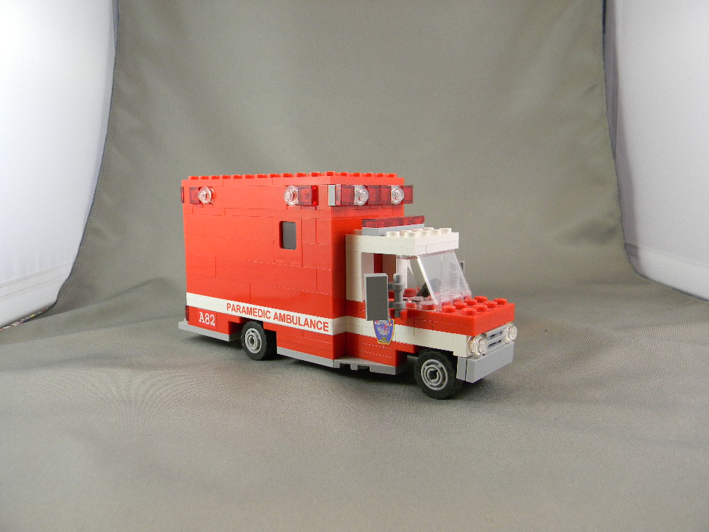 ambulance_82_right.jpg