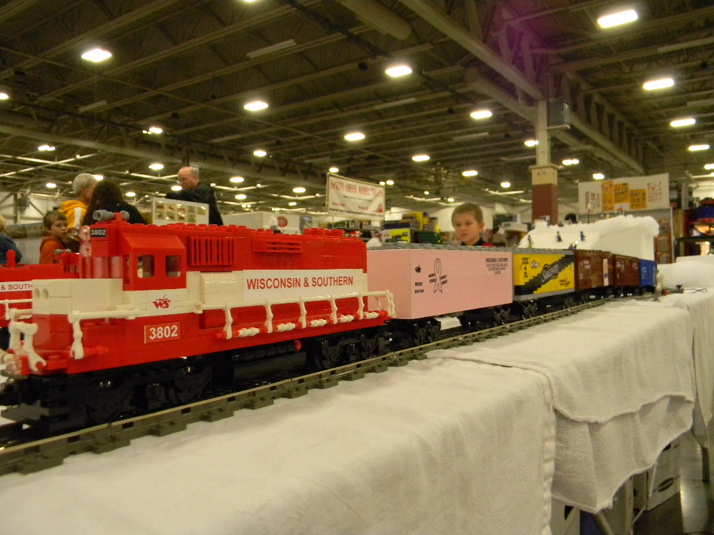 wsor_3802_pulling_commemorative_train.jpg