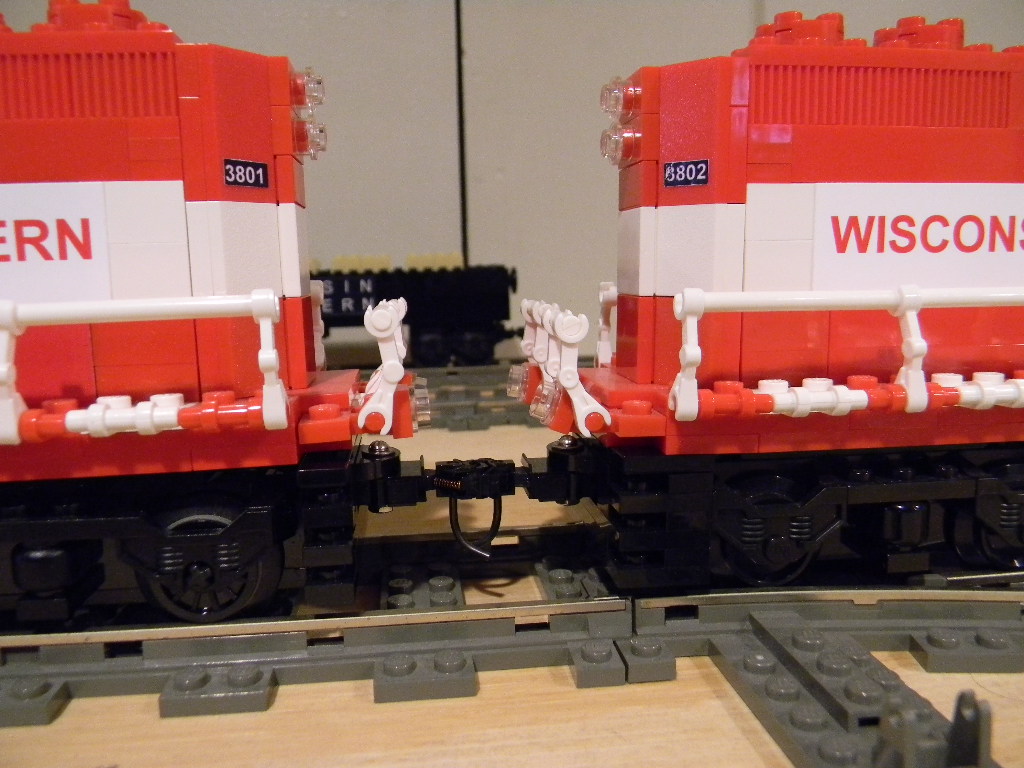 closeup_of_the_gp38_couplers.jpg