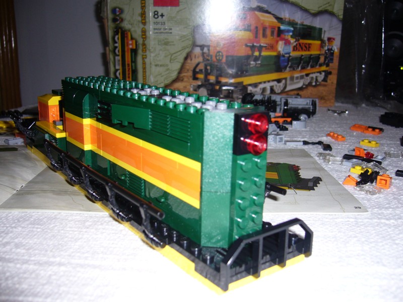 lego_10133_bnsf_gp-38_pic16.jpg