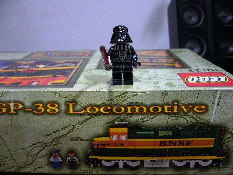 lego_10133_bnsf_gp-38_pic2.jpg