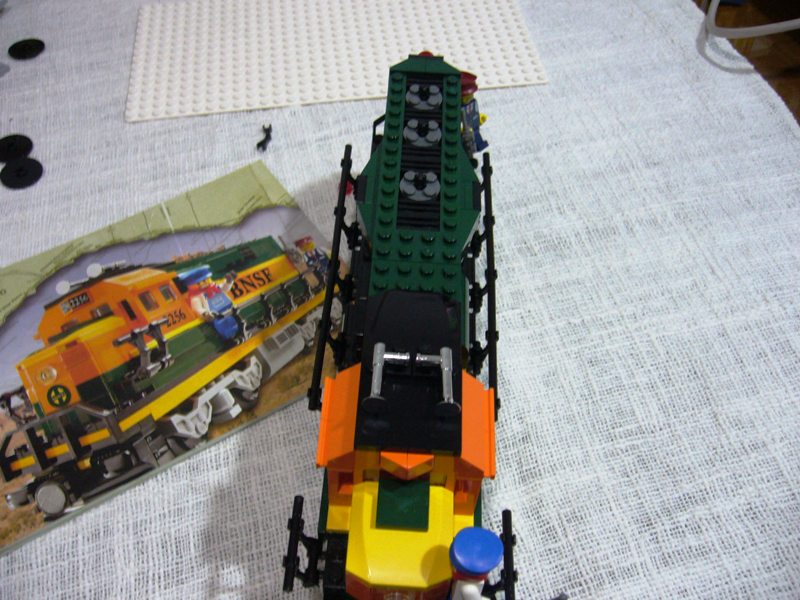 lego_10133_bnsf_gp-38_pic25.jpg