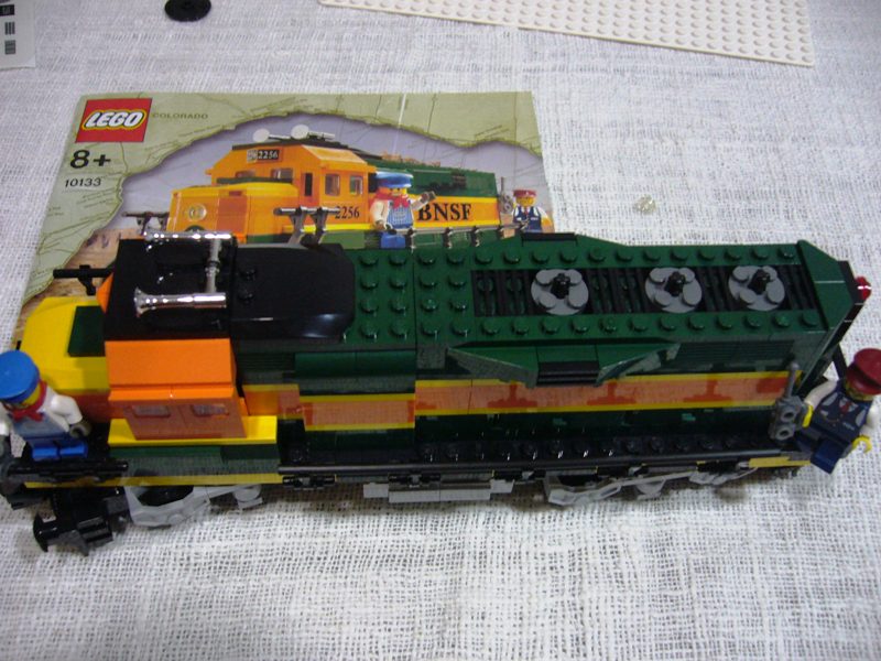 lego_10133_bnsf_gp-38_pic26.jpg