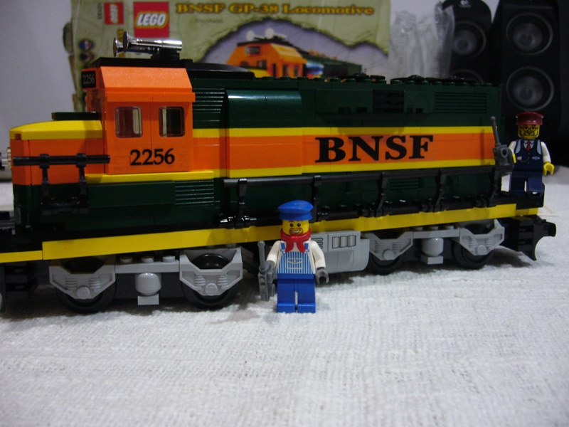 lego_10133_bnsf_gp-38_pic27.jpg