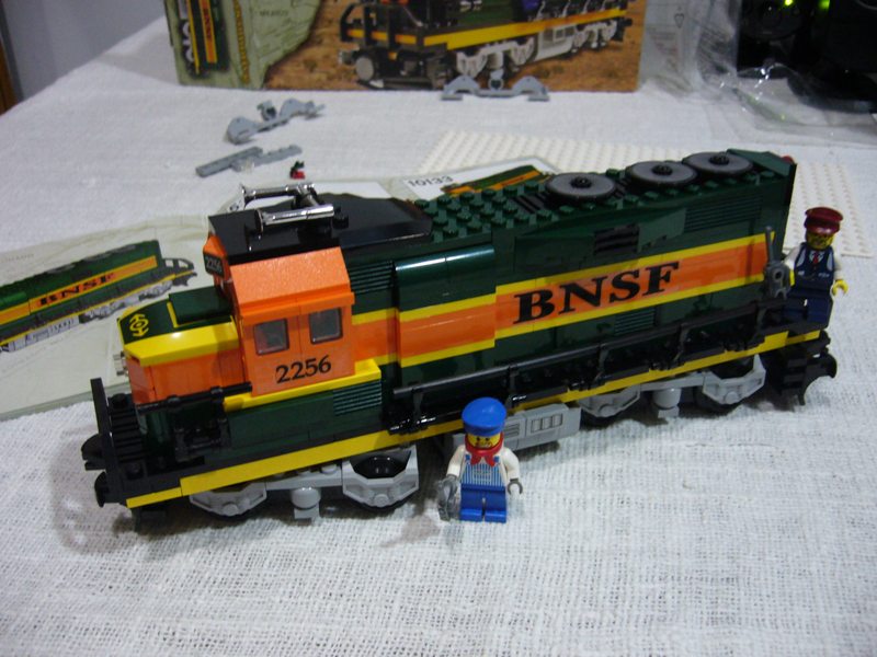 lego_10133_bnsf_gp-38_pic28.jpg