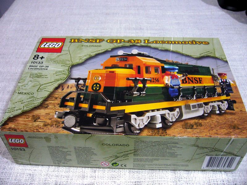 lego_10133_bnsf_gp-38_pic4.jpg