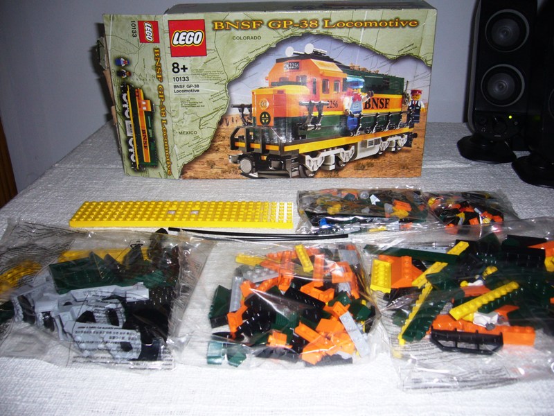 lego_10133_bnsf_gp-38_pic6.jpg