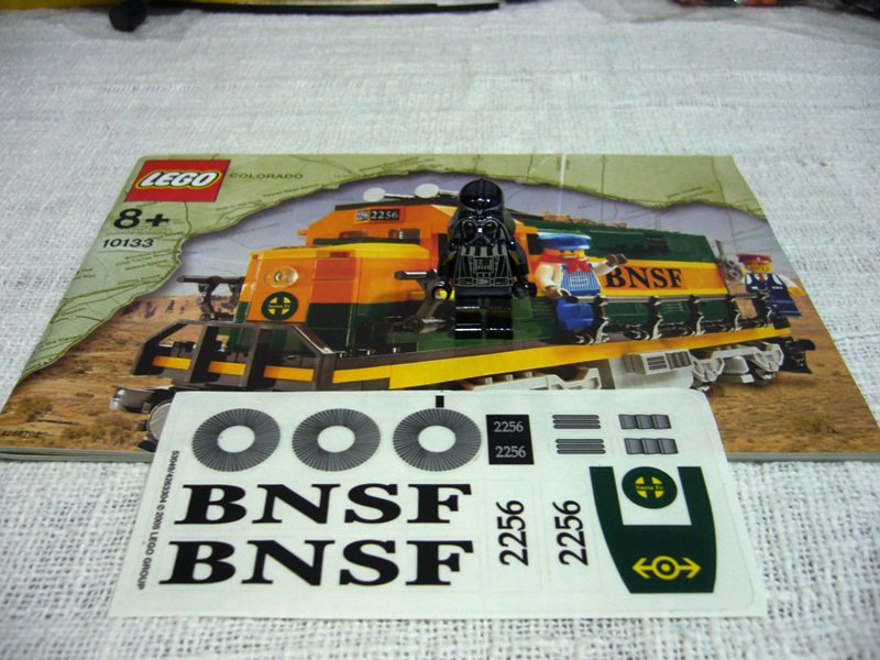 lego_10133_bnsf_gp-38_pic7.jpg