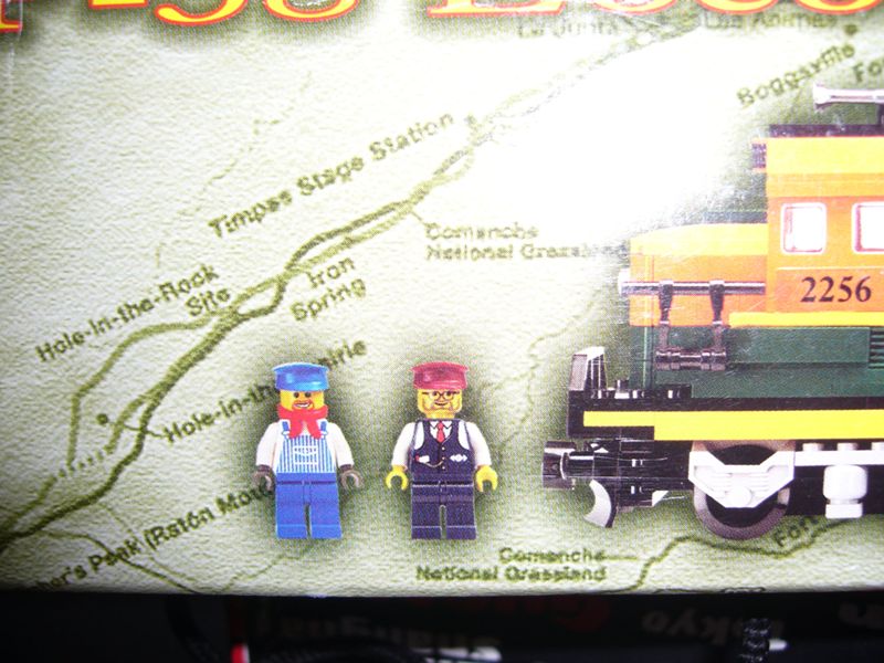 p1lego_10133_bnsf_gp-38_pic3.jpg