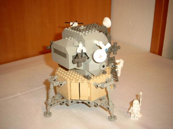 096-moonlander-legodirect-berlin-2003.jpg