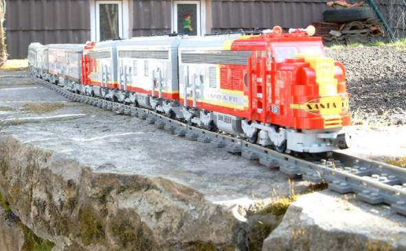 sanat-fe-compl.-train_04a.jpg