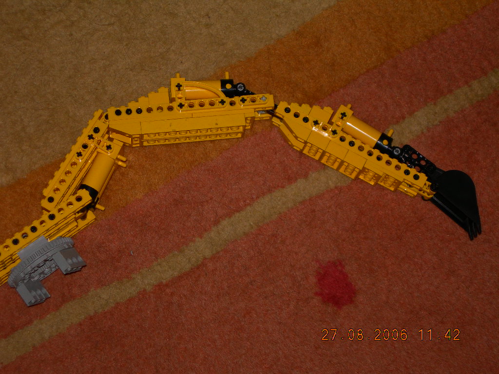 2_pneumatic_crane_arm.jpg