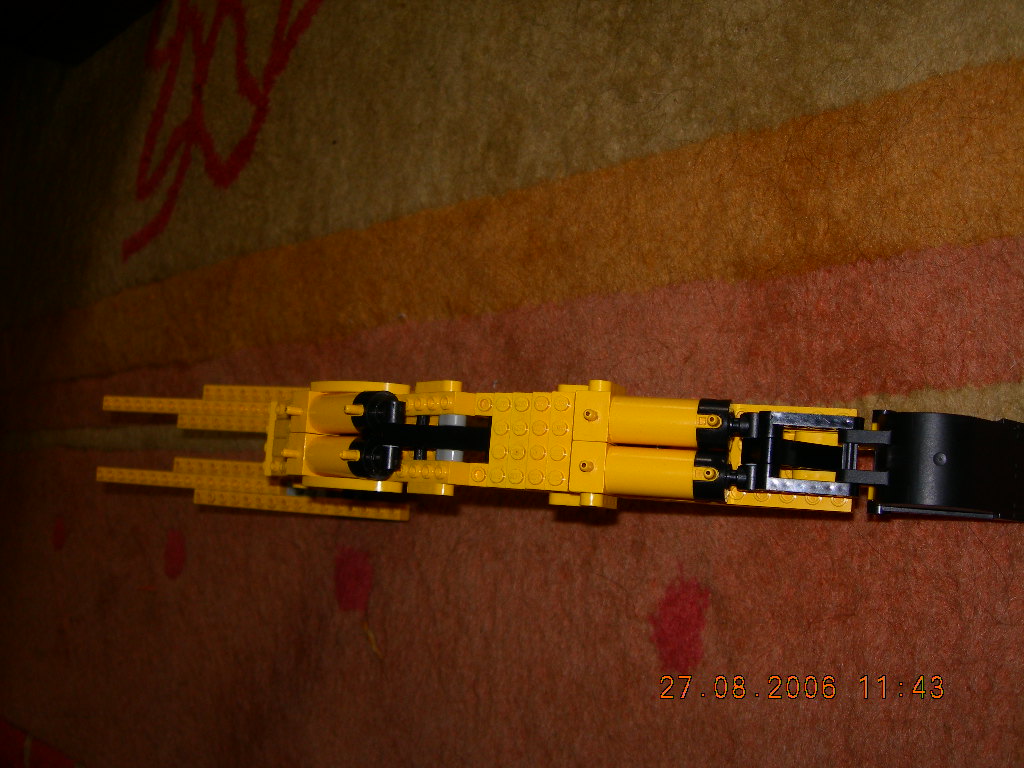 3_pneumatic_crane_arm.jpg